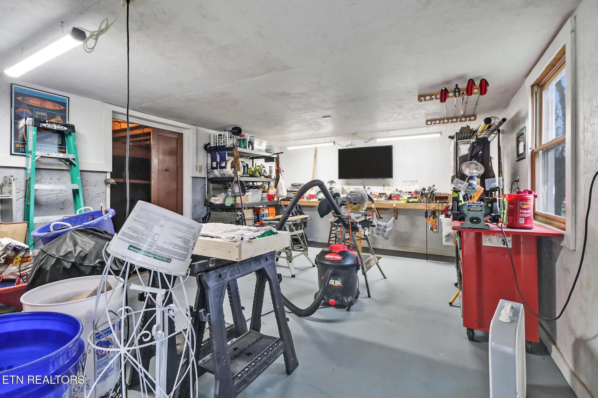 Property Slideshow image 36 of 54 | 207 overlook ln, Crossville, TN, 38558