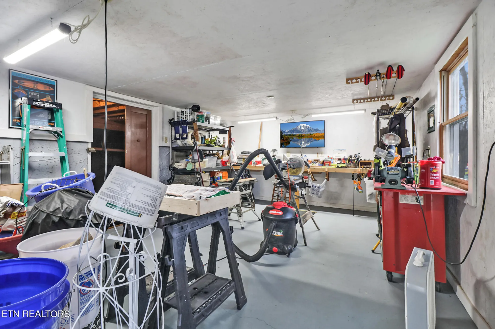 Property Slideshow image 37 of 54 | 207 overlook ln, Crossville, TN, 38558