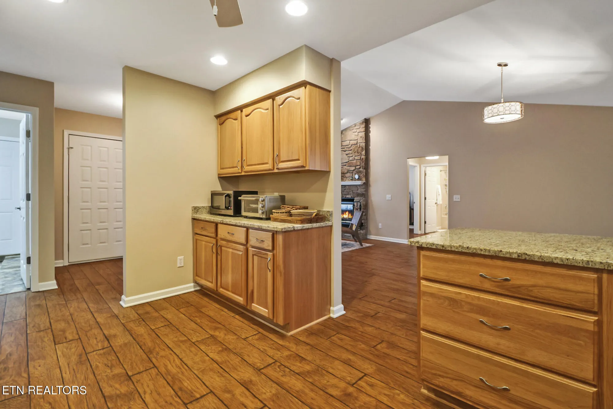 Property Slideshow image 17 of 54 | 207 overlook ln, Crossville, TN, 38558