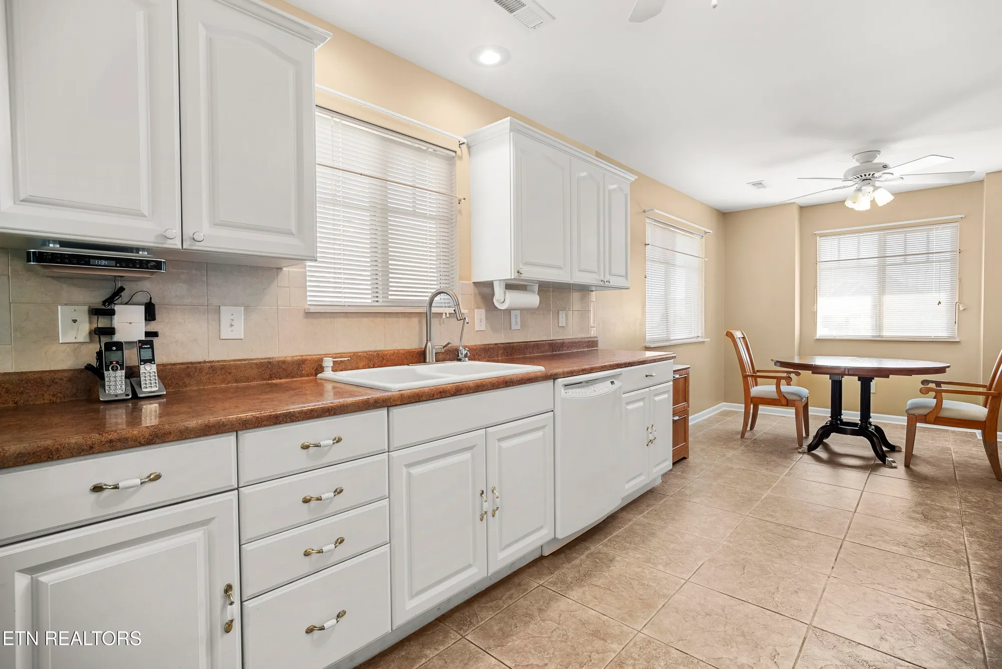Property Slideshow image 24 of 37 | 124 pocola way, Loudon, TN, 37774