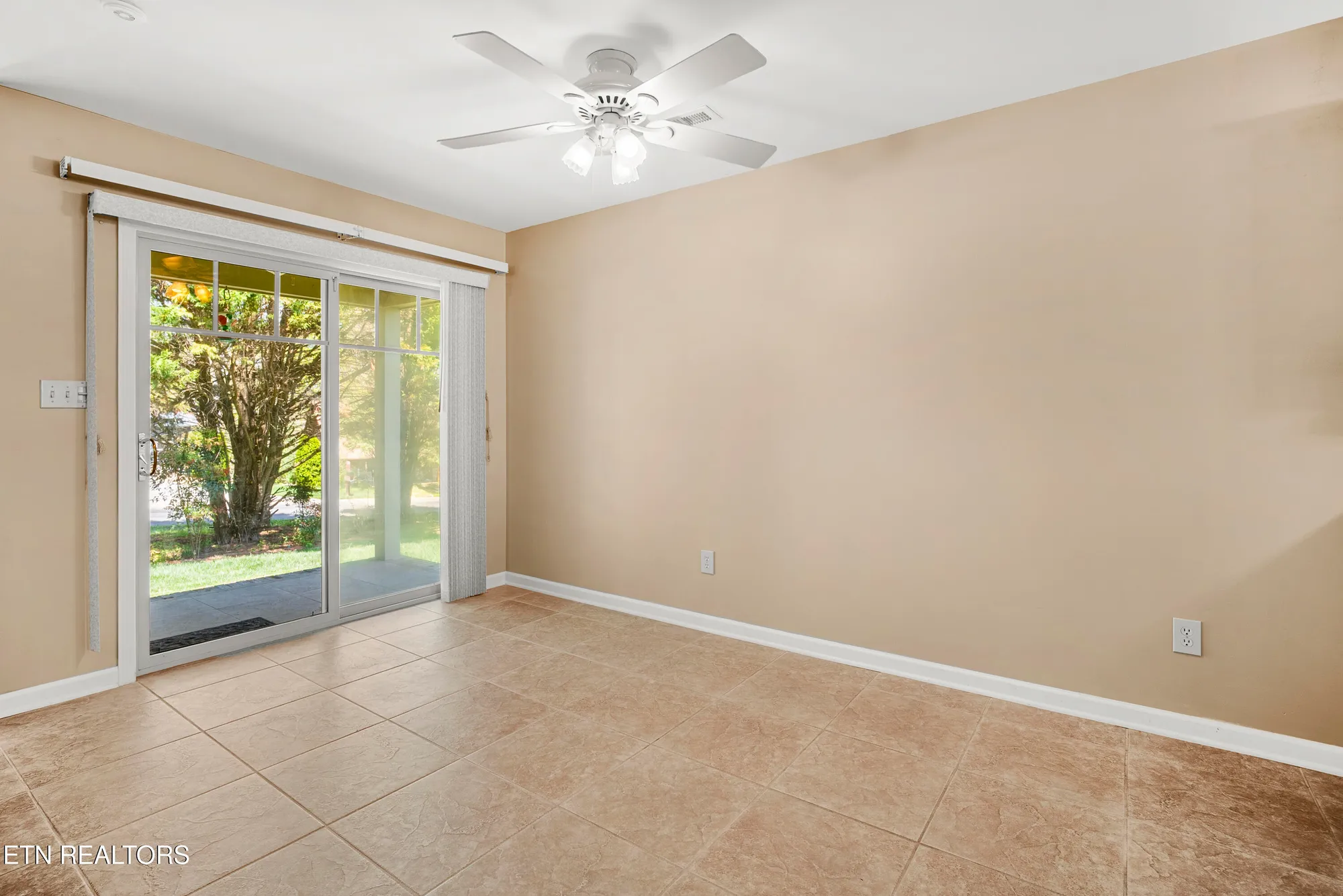 Property Slideshow image 23 of 37 | 124 pocola way, Loudon, TN, 37774