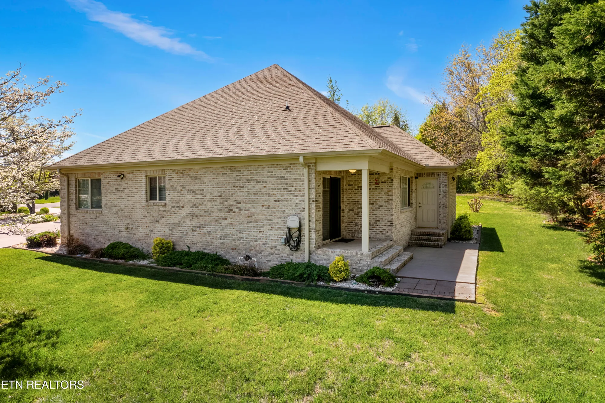 Property Slideshow image 14 of 37 | 124 pocola way, Loudon, TN, 37774