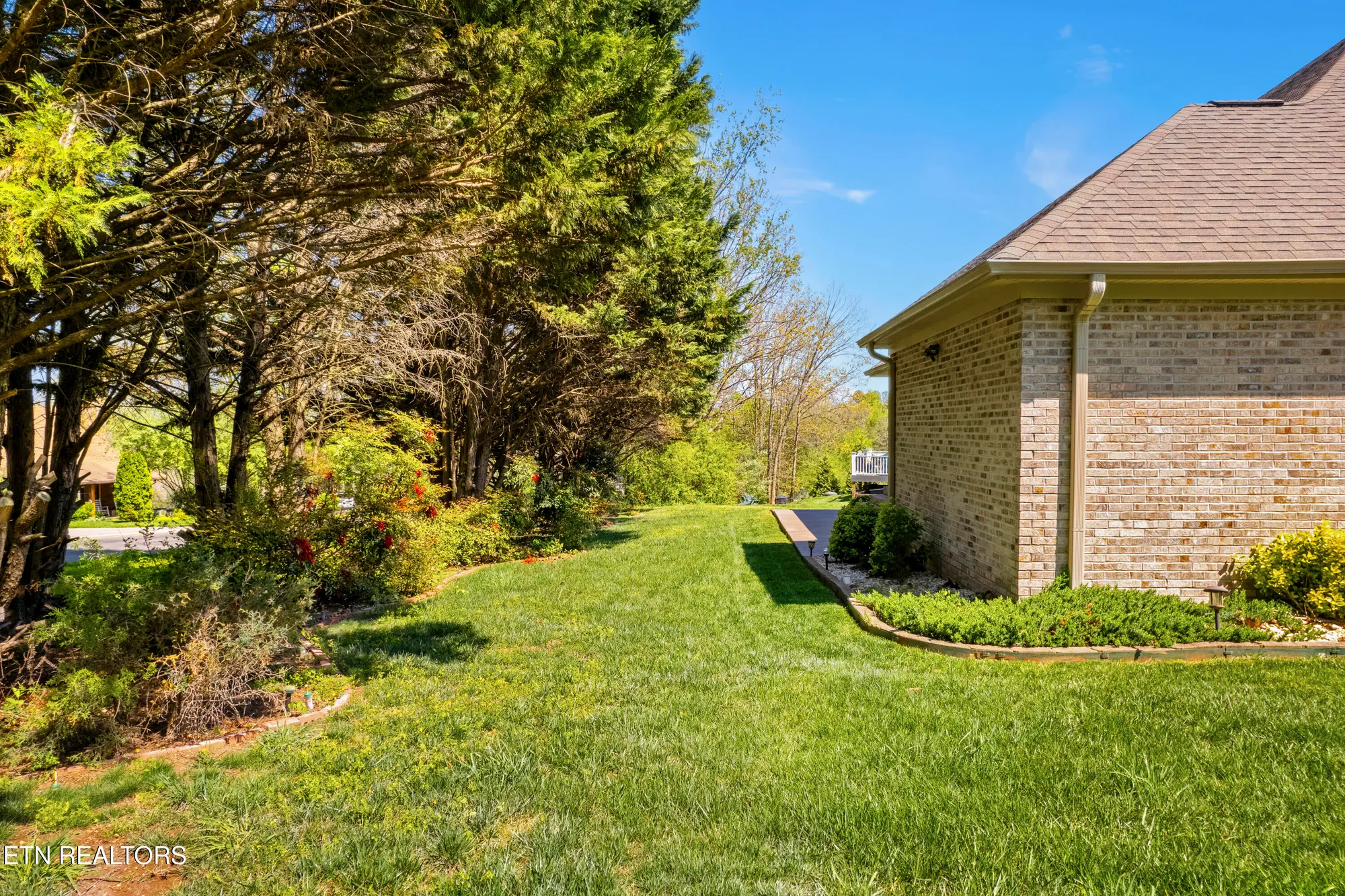 Property Slideshow image 16 of 37 | 124 pocola way, Loudon, TN, 37774