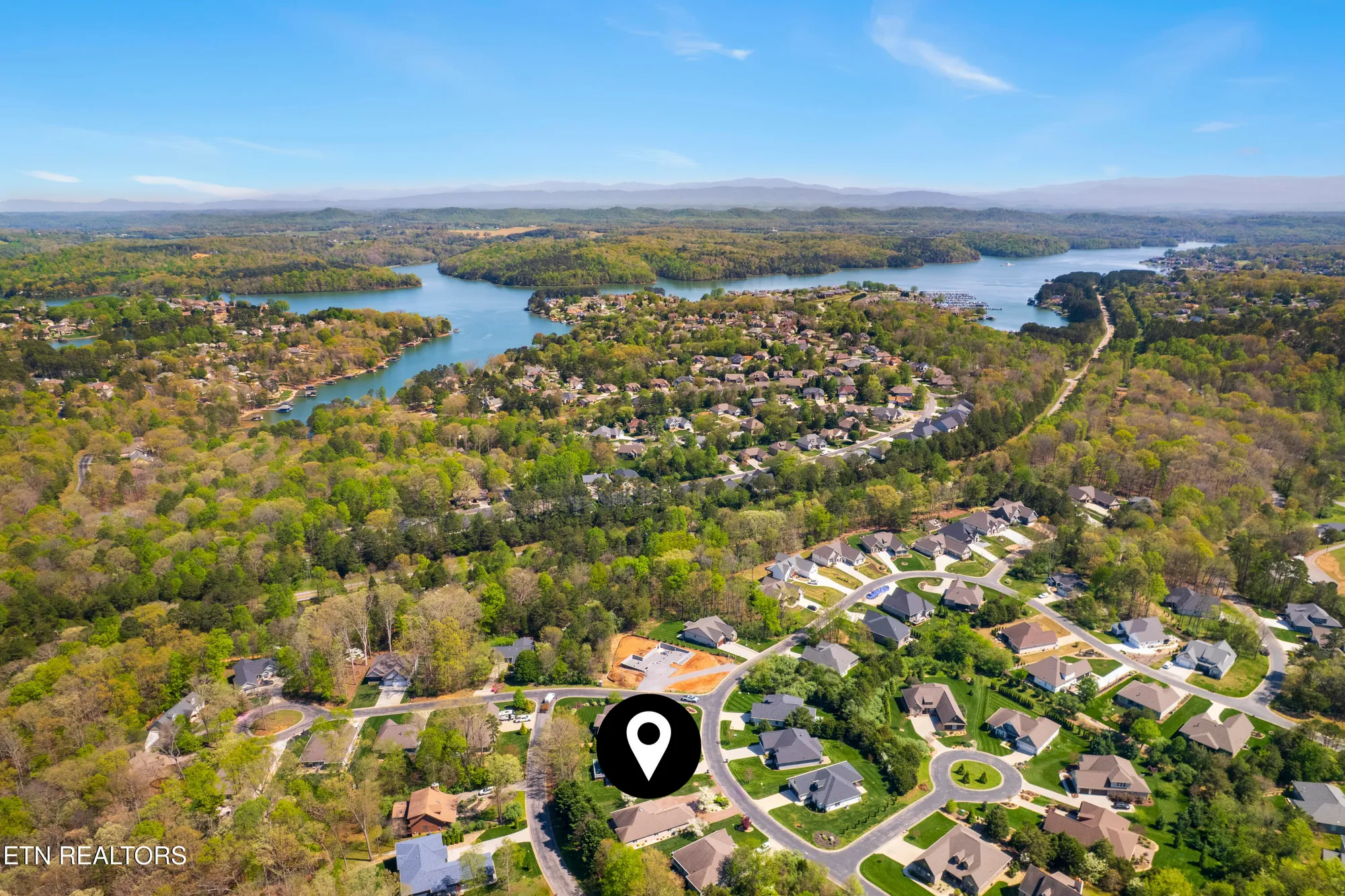 Property Slideshow image 10 of 37 | 124 pocola way, Loudon, TN, 37774