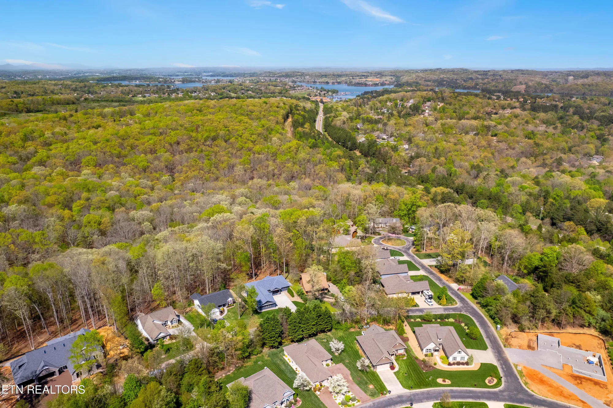 Property Slideshow image 9 of 37 | 124 pocola way, Loudon, TN, 37774