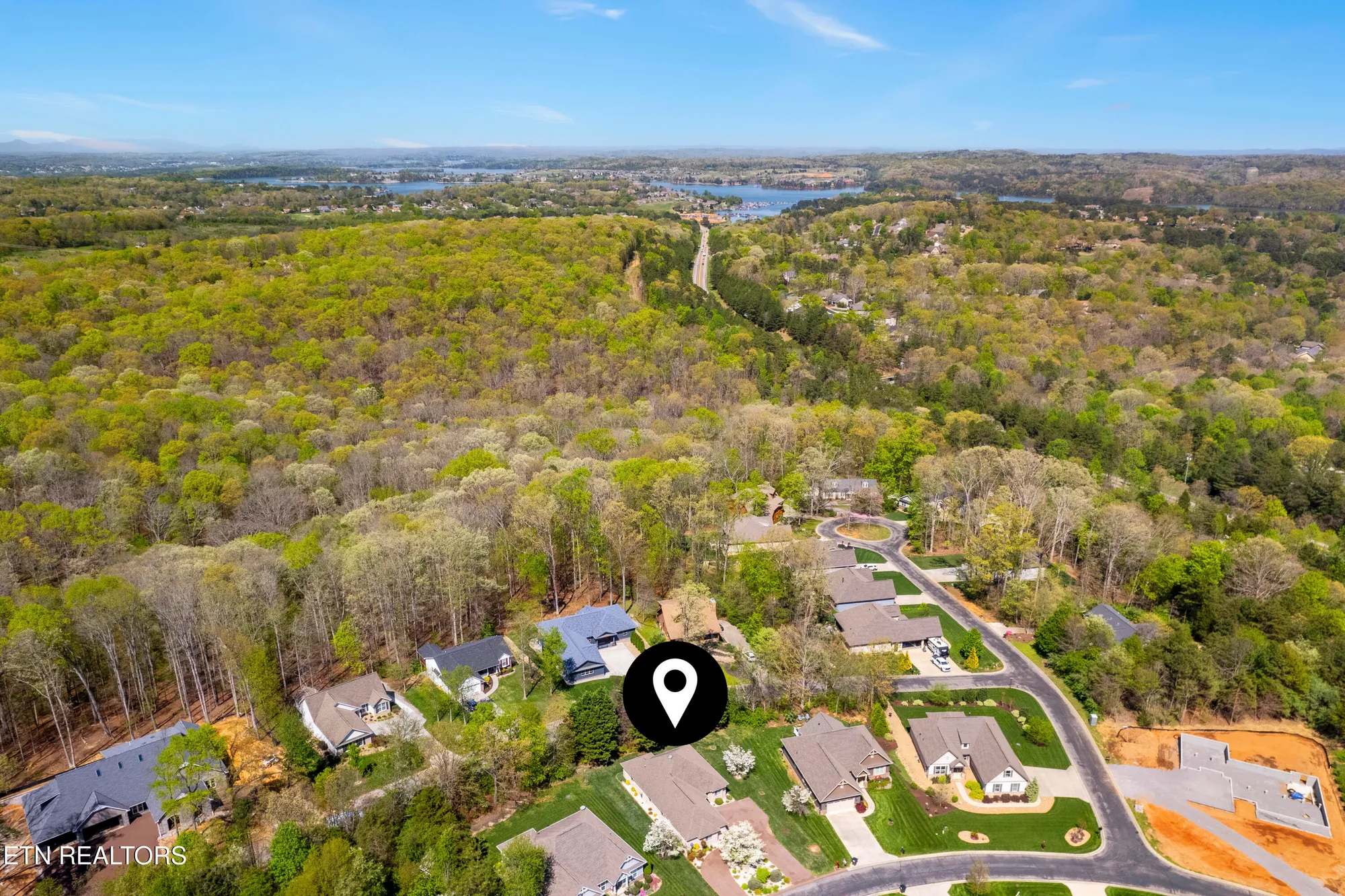 Property Slideshow image 8 of 37 | 124 pocola way, Loudon, TN, 37774
