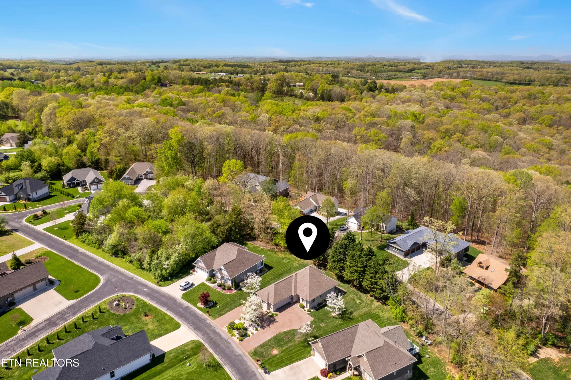 Property Slideshow image 5 of 37 | 124 pocola way, Loudon, TN, 37774