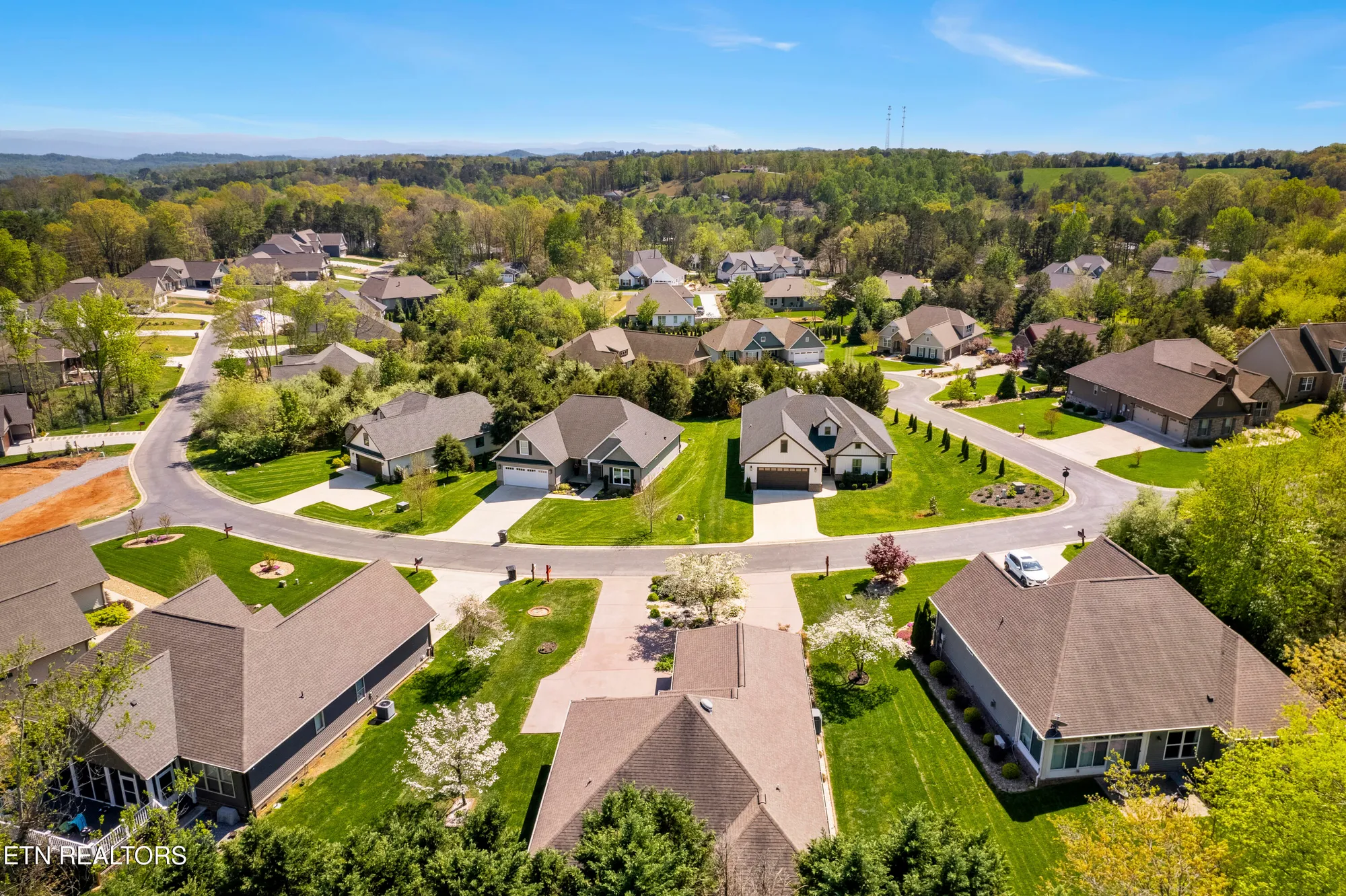 Property Slideshow image 4 of 37 | 124 pocola way, Loudon, TN, 37774