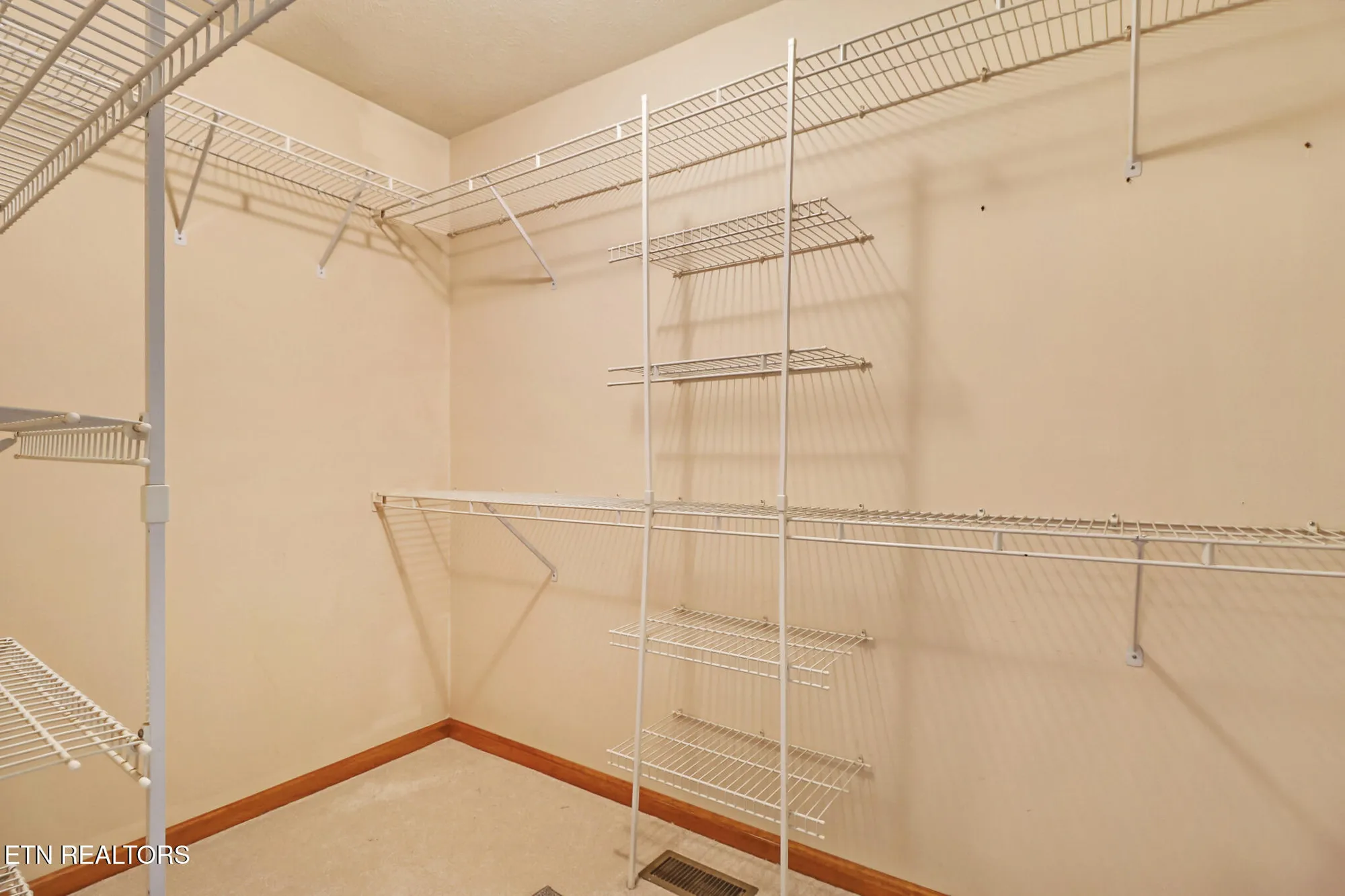 Property Slideshow image 21 of 36 | 13 oxford cir, Crossville, TN, 38558