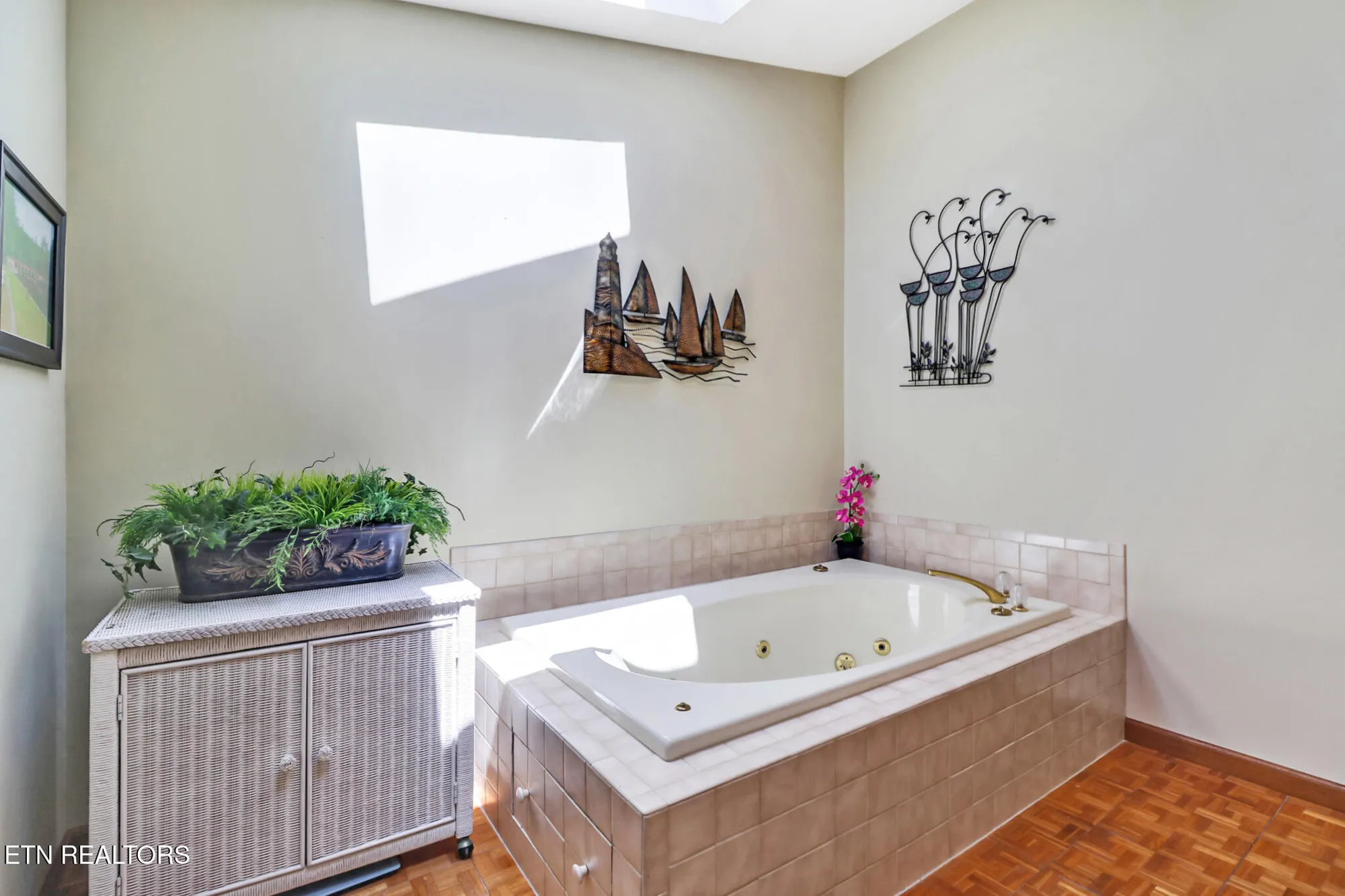 Property Slideshow image 22 of 36 | 13 oxford cir, Crossville, TN, 38558