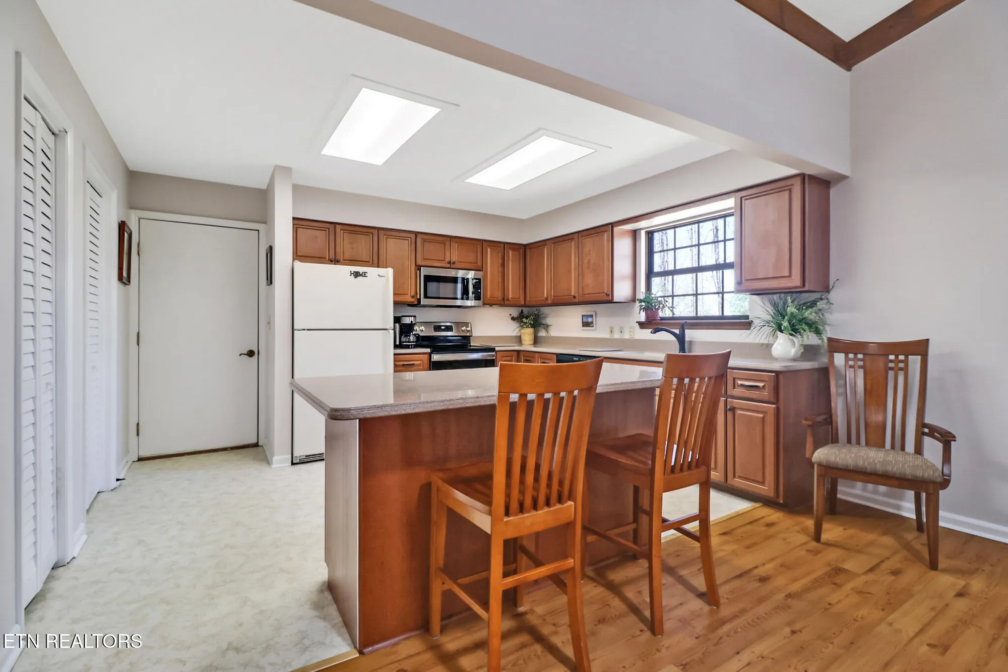 Property Slideshow image 10 of 36 | 13 oxford cir, Crossville, TN, 38558