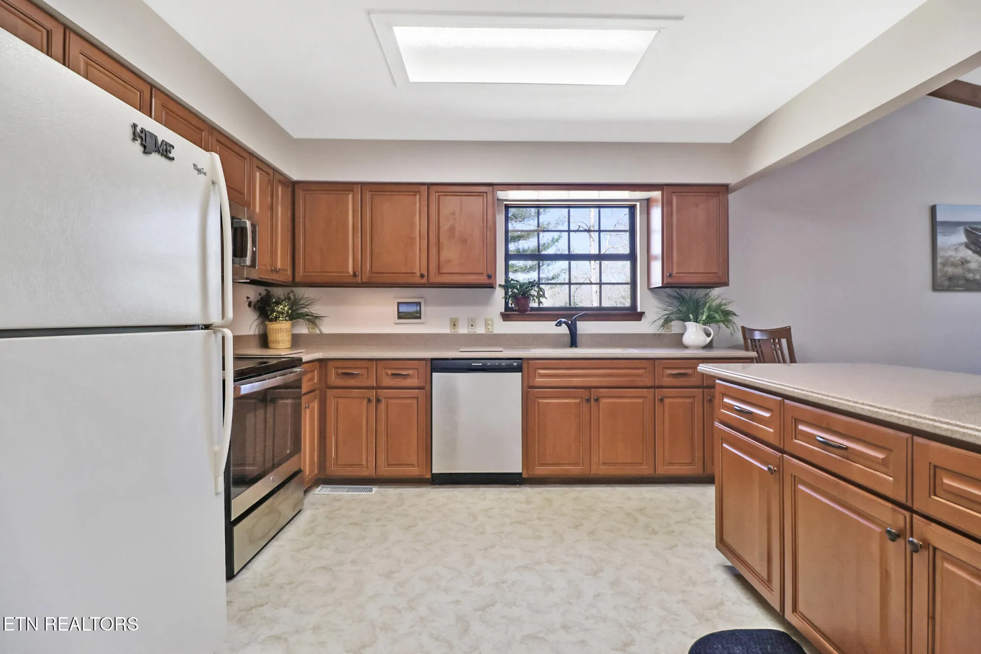 Property Slideshow image 11 of 36 | 13 oxford cir, Crossville, TN, 38558