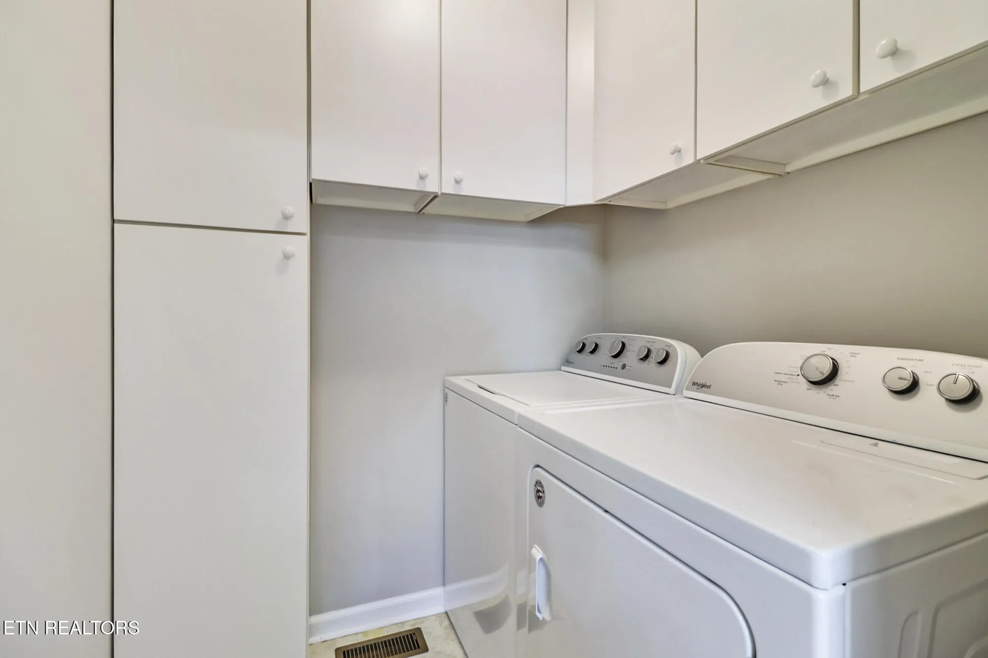 Property Slideshow image 14 of 36 | 13 oxford cir, Crossville, TN, 38558