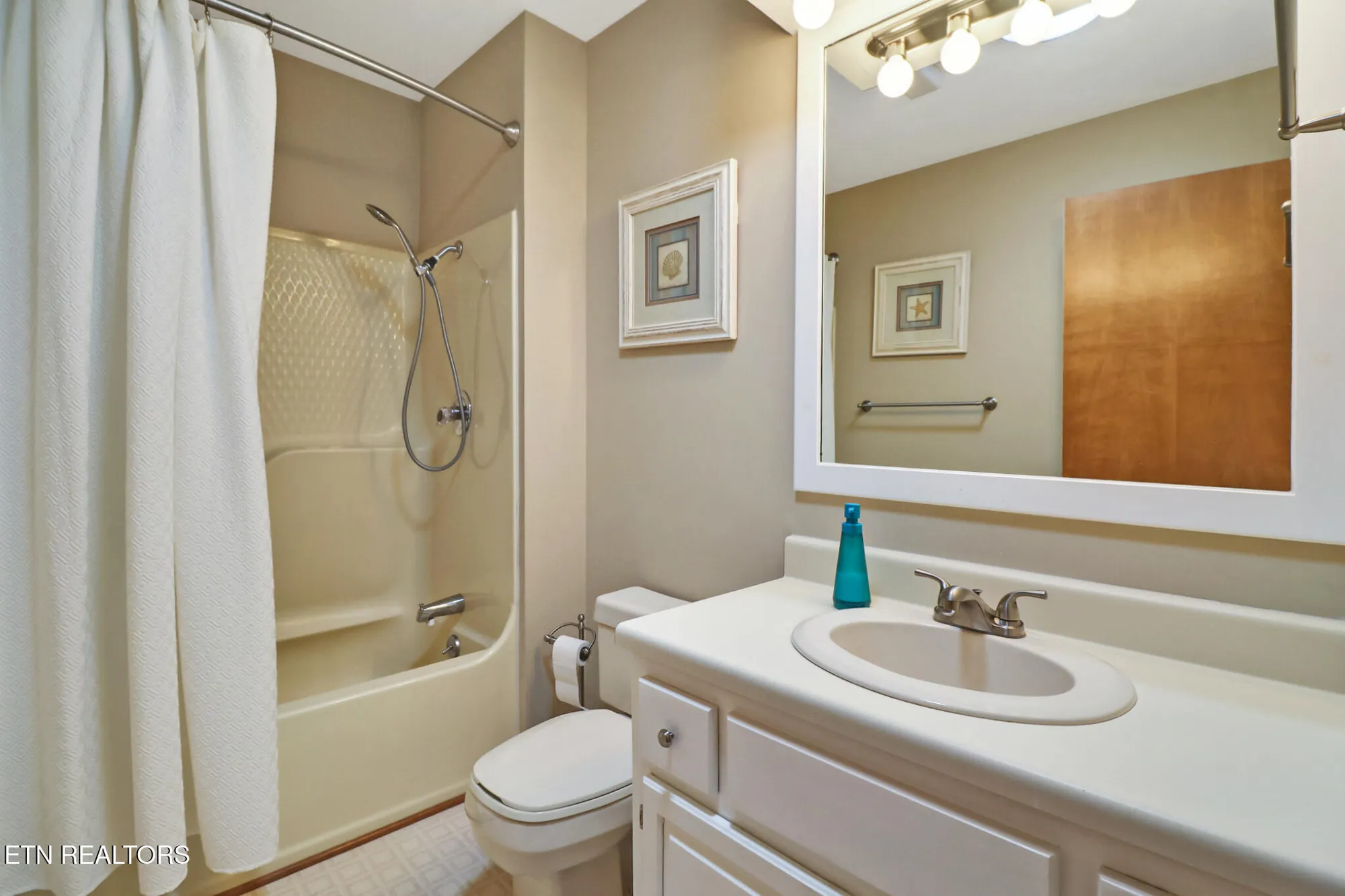 Property Slideshow image 25 of 36 | 13 oxford cir, Crossville, TN, 38558