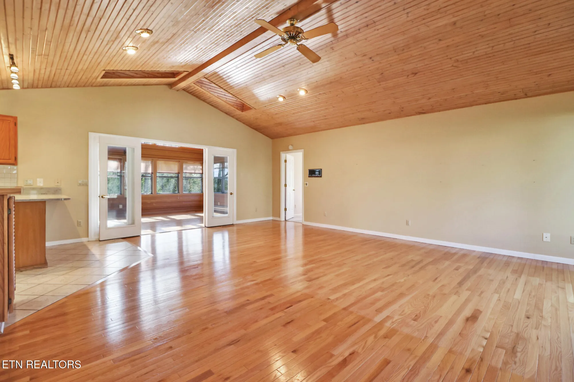 Property Slideshow image 11 of 55 | 230 amherst ln, Crossville, TN, 38558