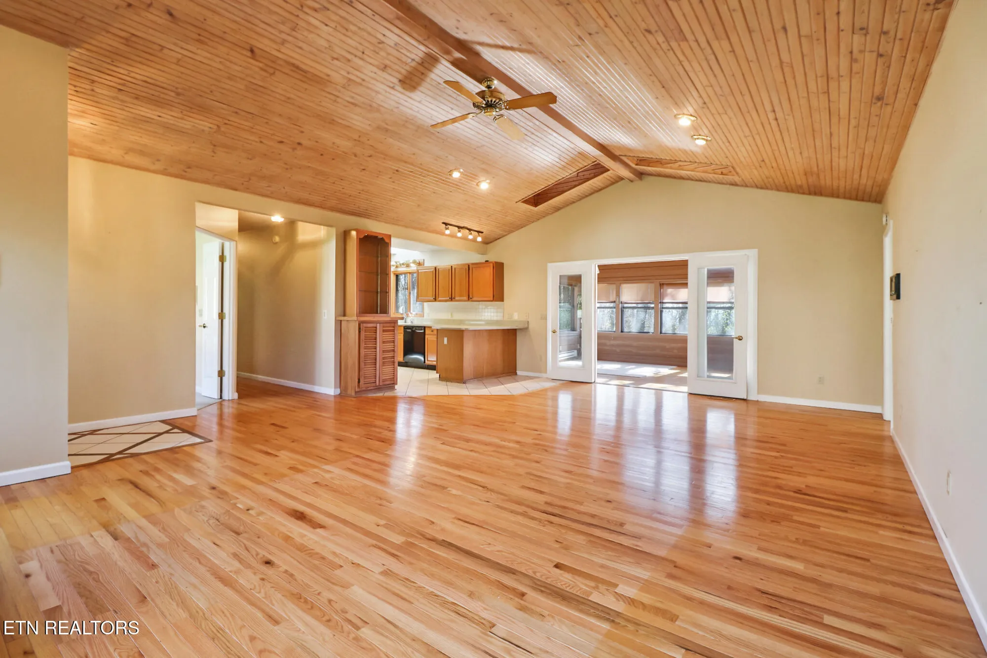 Property Slideshow image 12 of 55 | 230 amherst ln, Crossville, TN, 38558