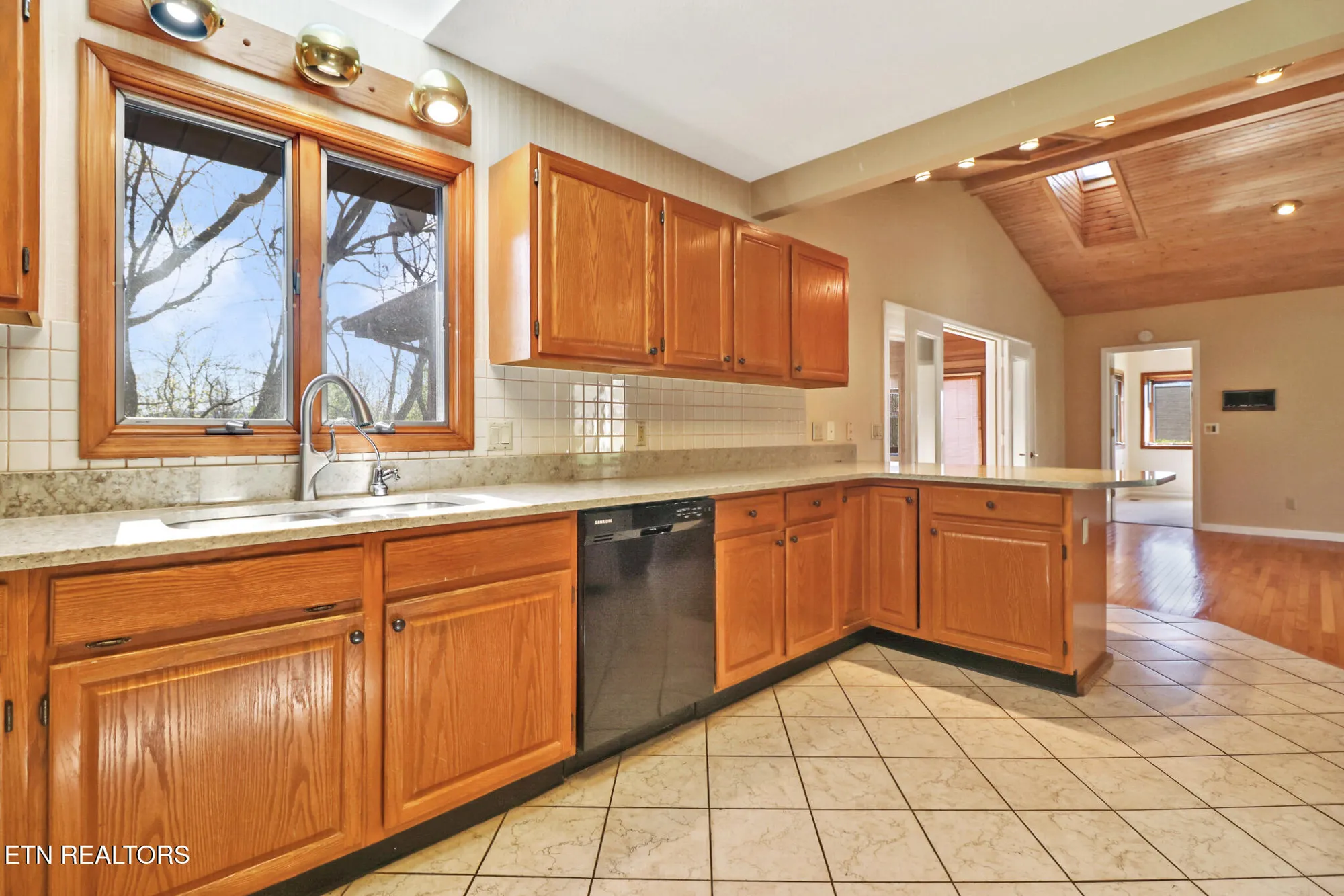 Property Slideshow image 16 of 55 | 230 amherst ln, Crossville, TN, 38558