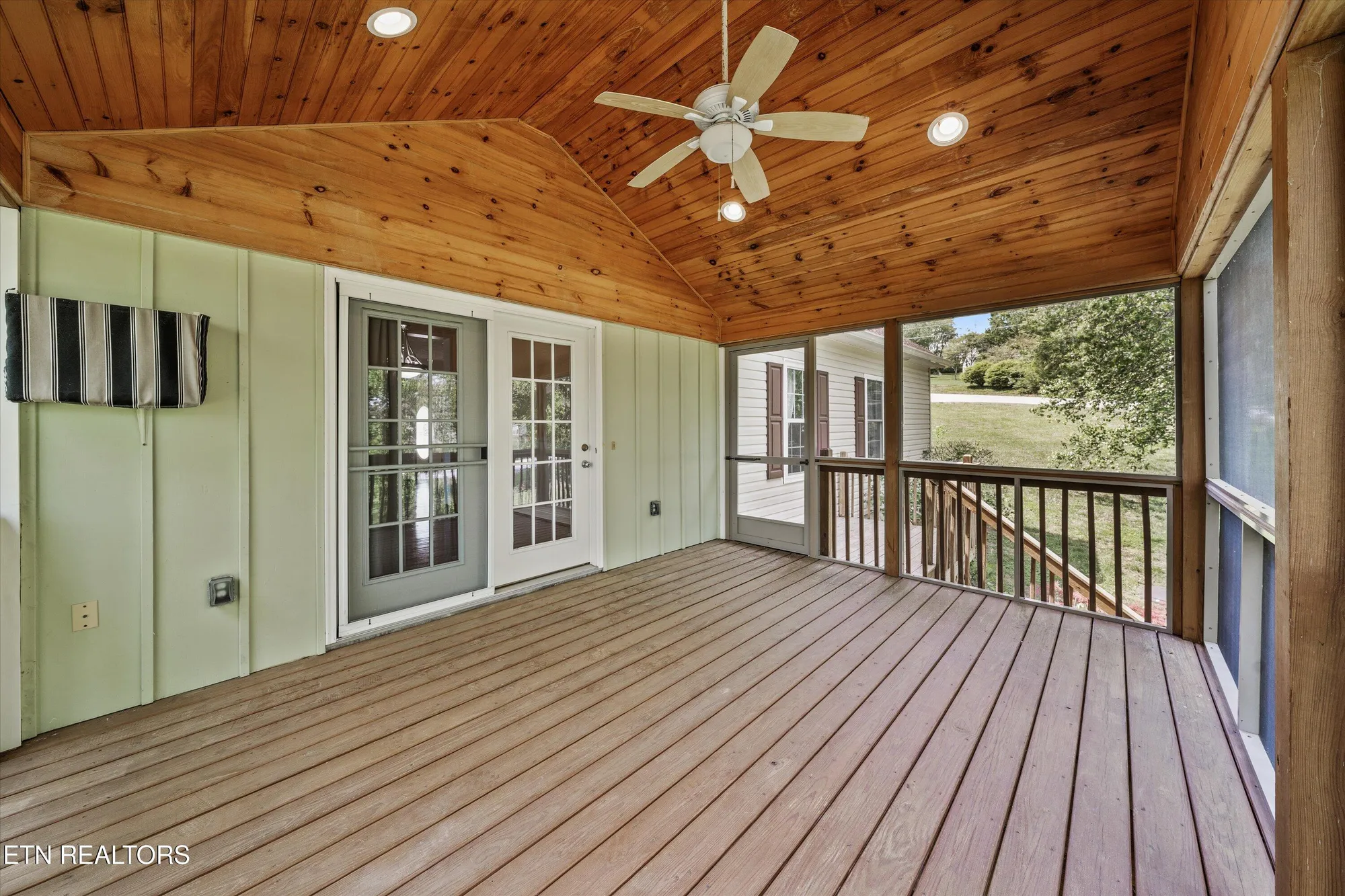 Property Slideshow image 32 of 48 | 102 chaloni ln, Loudon, TN, 37774