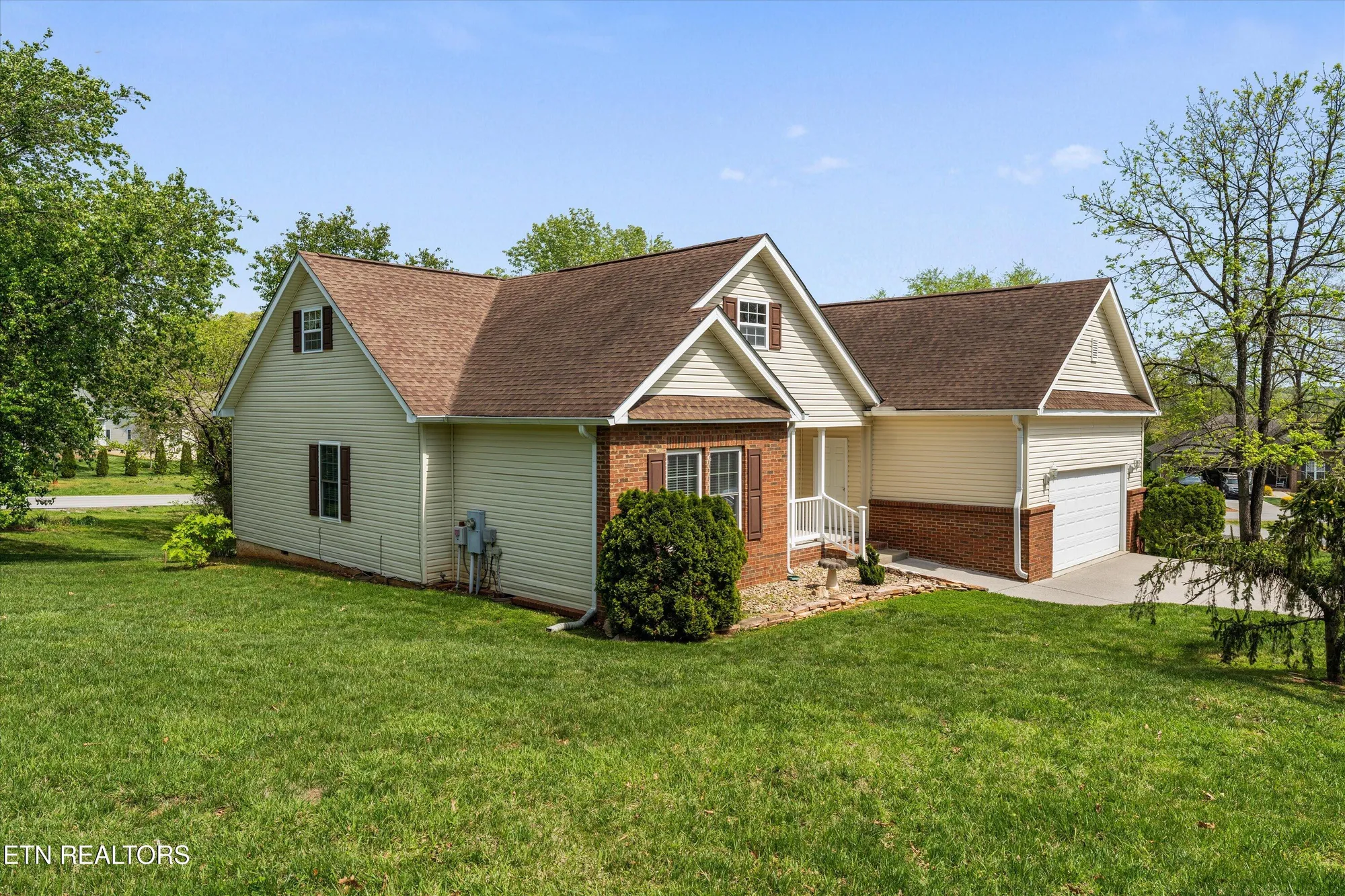 Property Slideshow image 2 of 48 | 102 chaloni ln, Loudon, TN, 37774