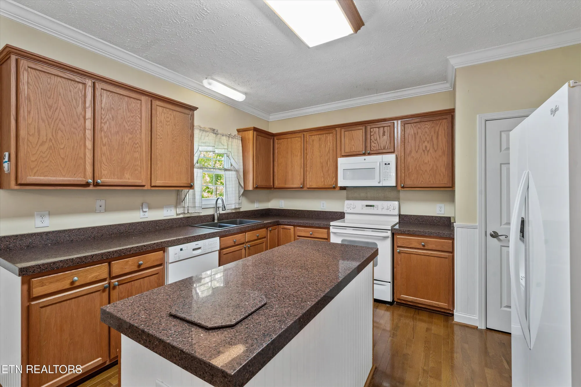 Property Slideshow image 11 of 48 | 102 chaloni ln, Loudon, TN, 37774