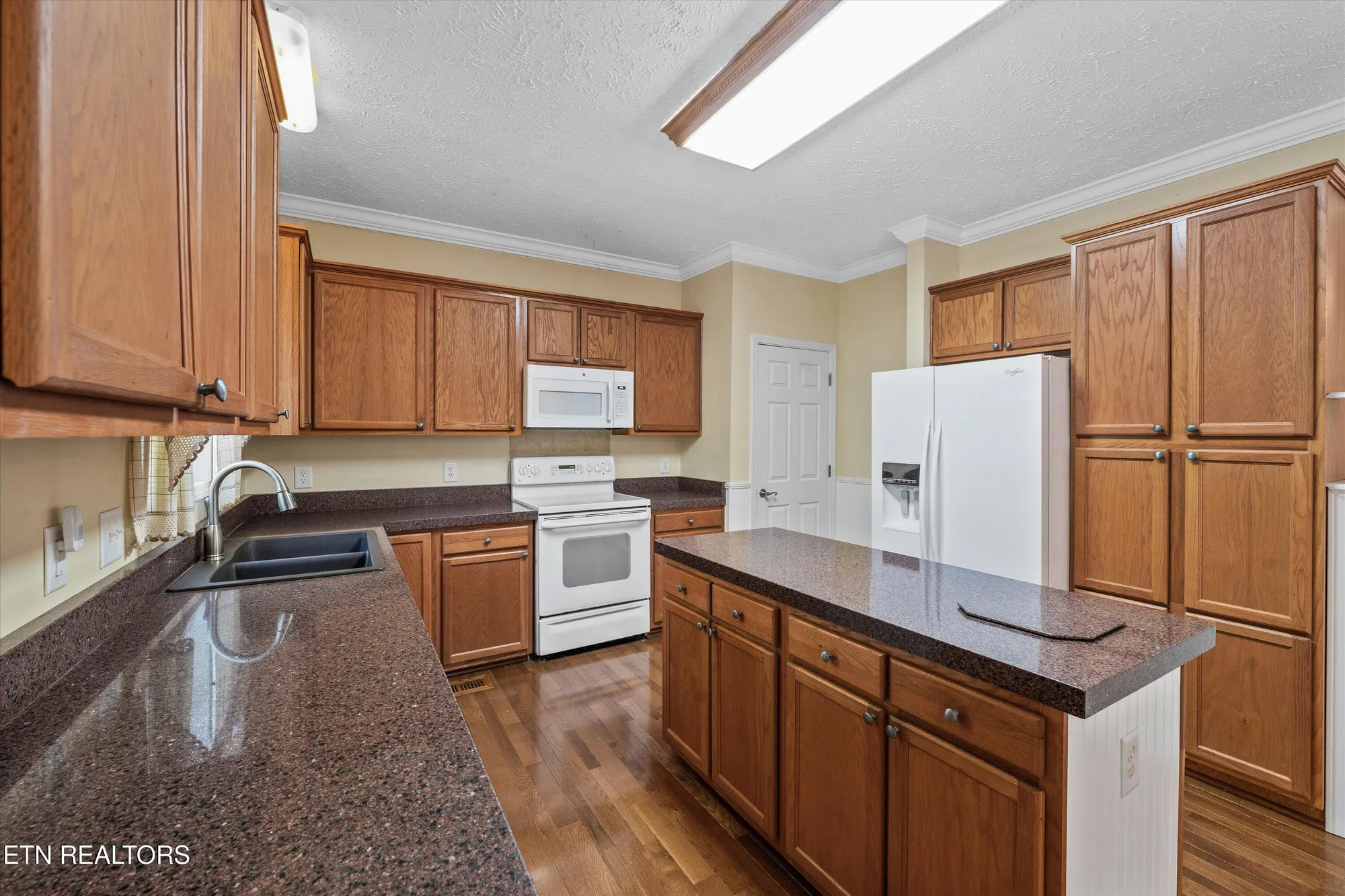 Property Slideshow image 12 of 48 | 102 chaloni ln, Loudon, TN, 37774