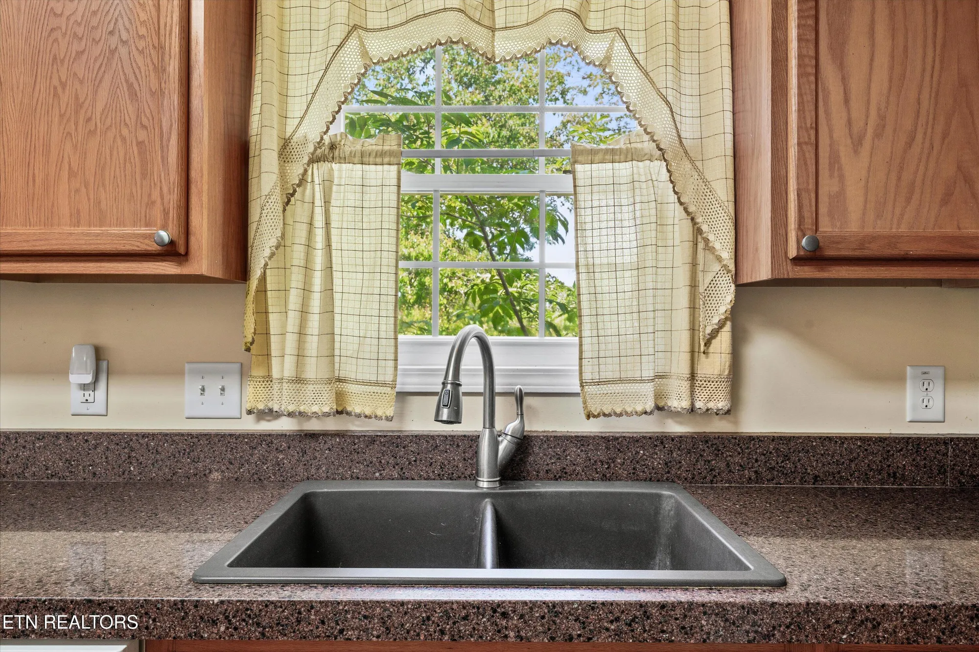 Property Slideshow image 14 of 48 | 102 chaloni ln, Loudon, TN, 37774