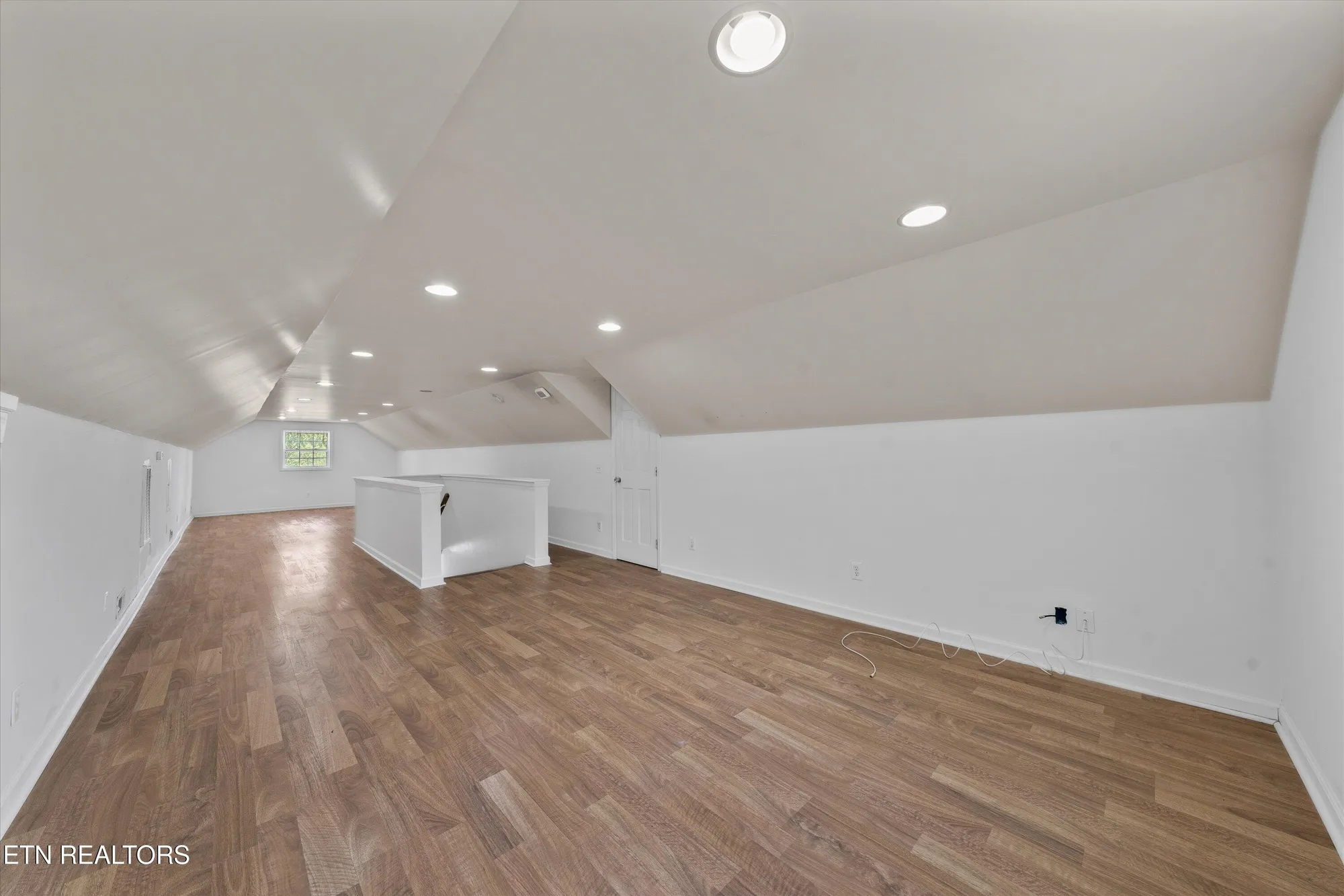 Property Slideshow image 27 of 48 | 102 chaloni ln, Loudon, TN, 37774