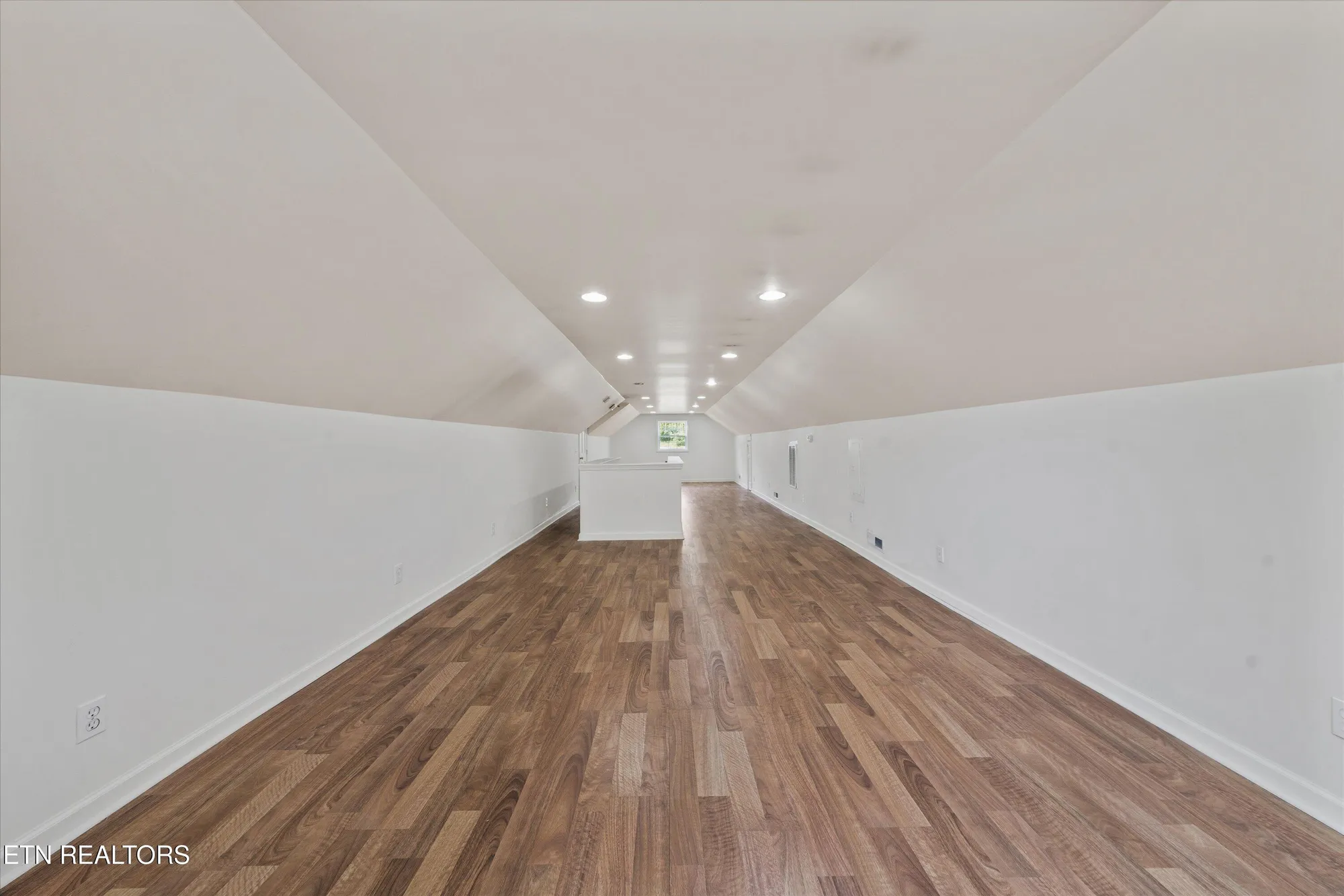 Property Slideshow image 28 of 48 | 102 chaloni ln, Loudon, TN, 37774