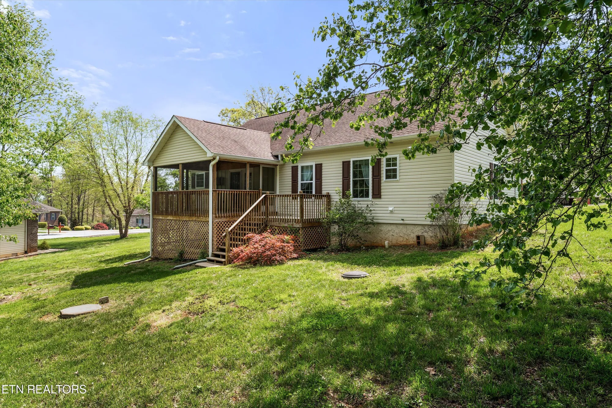 Property Slideshow image 29 of 48 | 102 chaloni ln, Loudon, TN, 37774