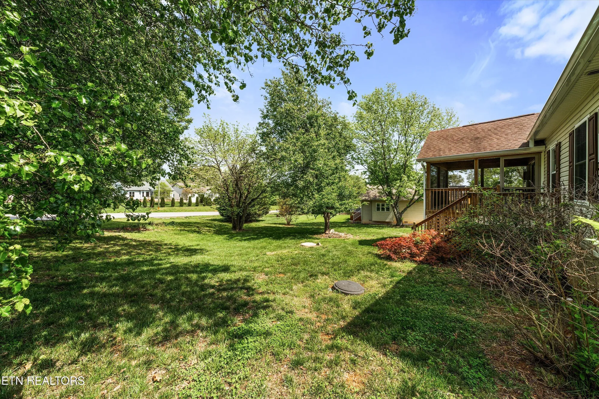 Property Slideshow image 30 of 48 | 102 chaloni ln, Loudon, TN, 37774