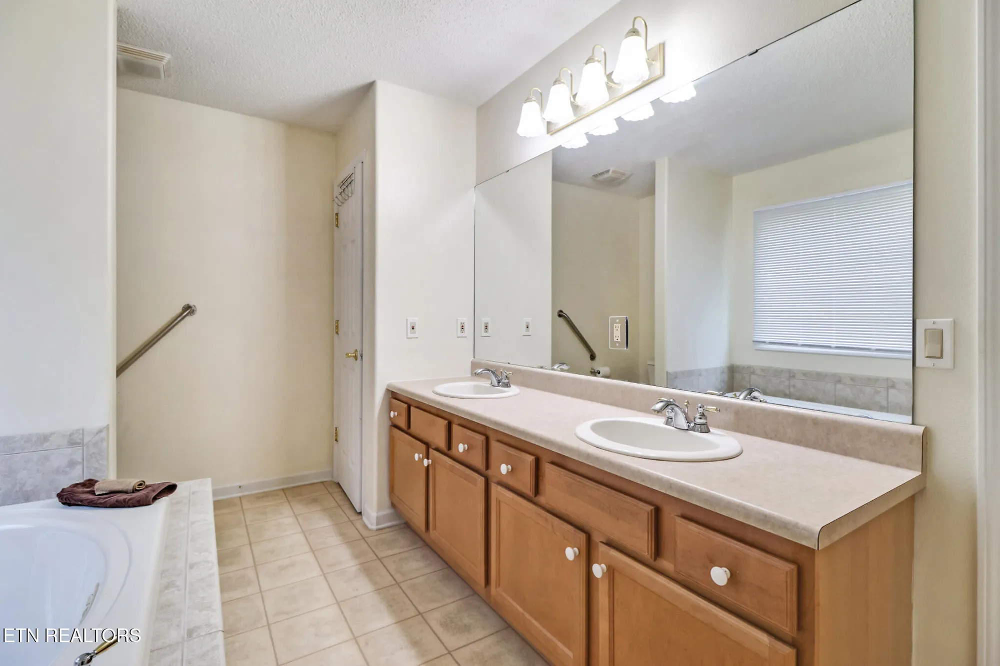 Property Slideshow image 22 of 39 | 222 pomeroy dr, Crossville, TN, 38558