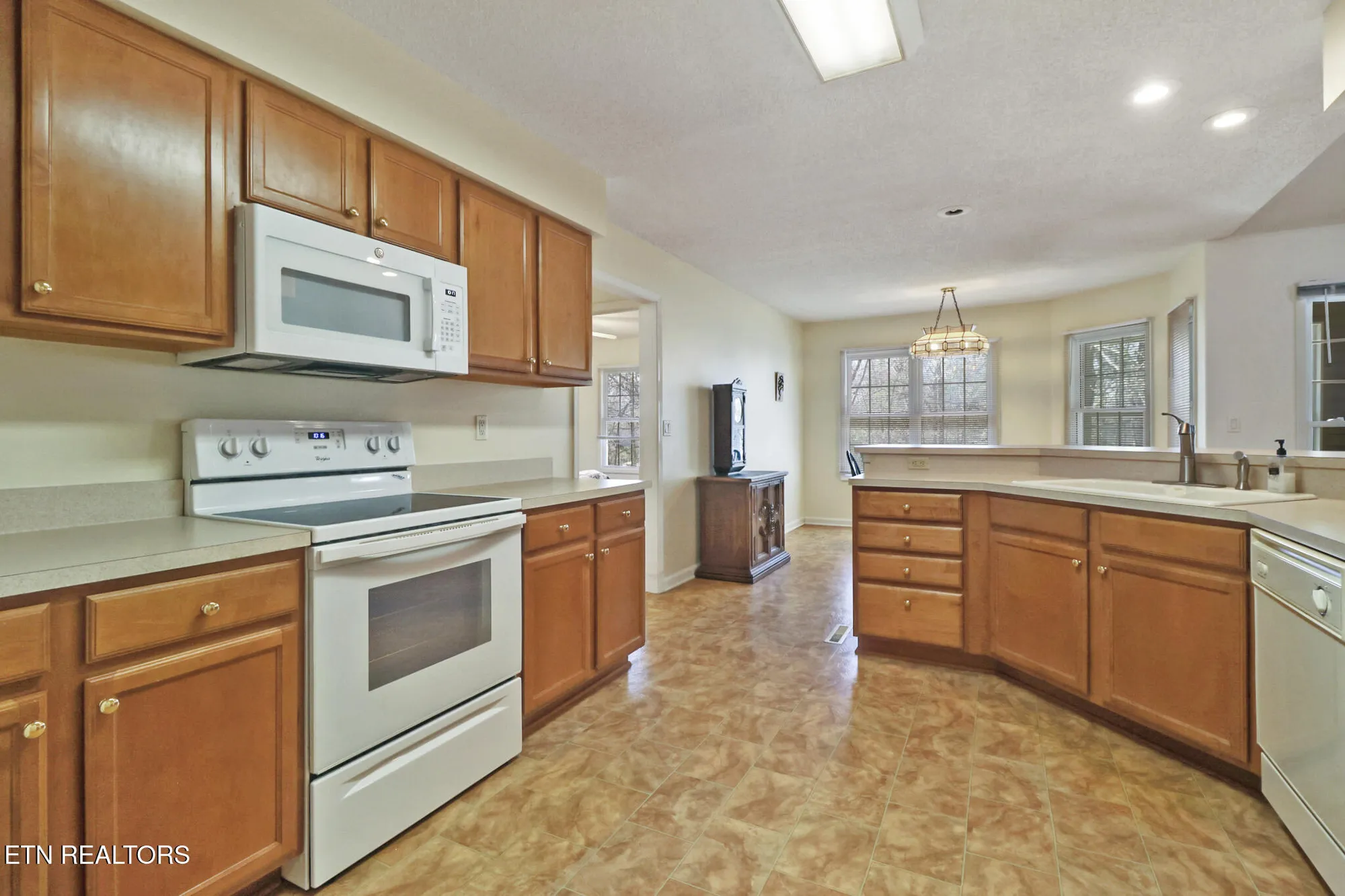 Property Slideshow image 13 of 39 | 222 pomeroy dr, Crossville, TN, 38558