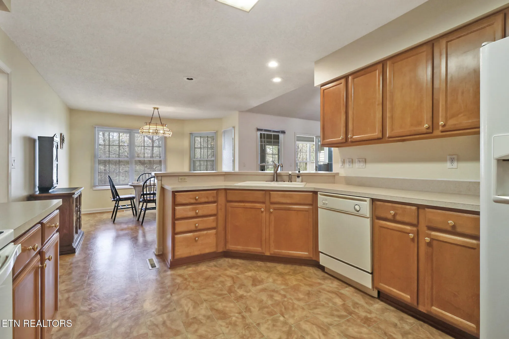 Property Slideshow image 14 of 39 | 222 pomeroy dr, Crossville, TN, 38558