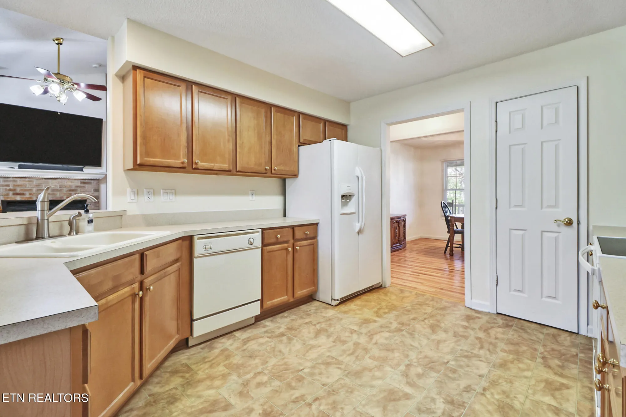 Property Slideshow image 12 of 39 | 222 pomeroy dr, Crossville, TN, 38558