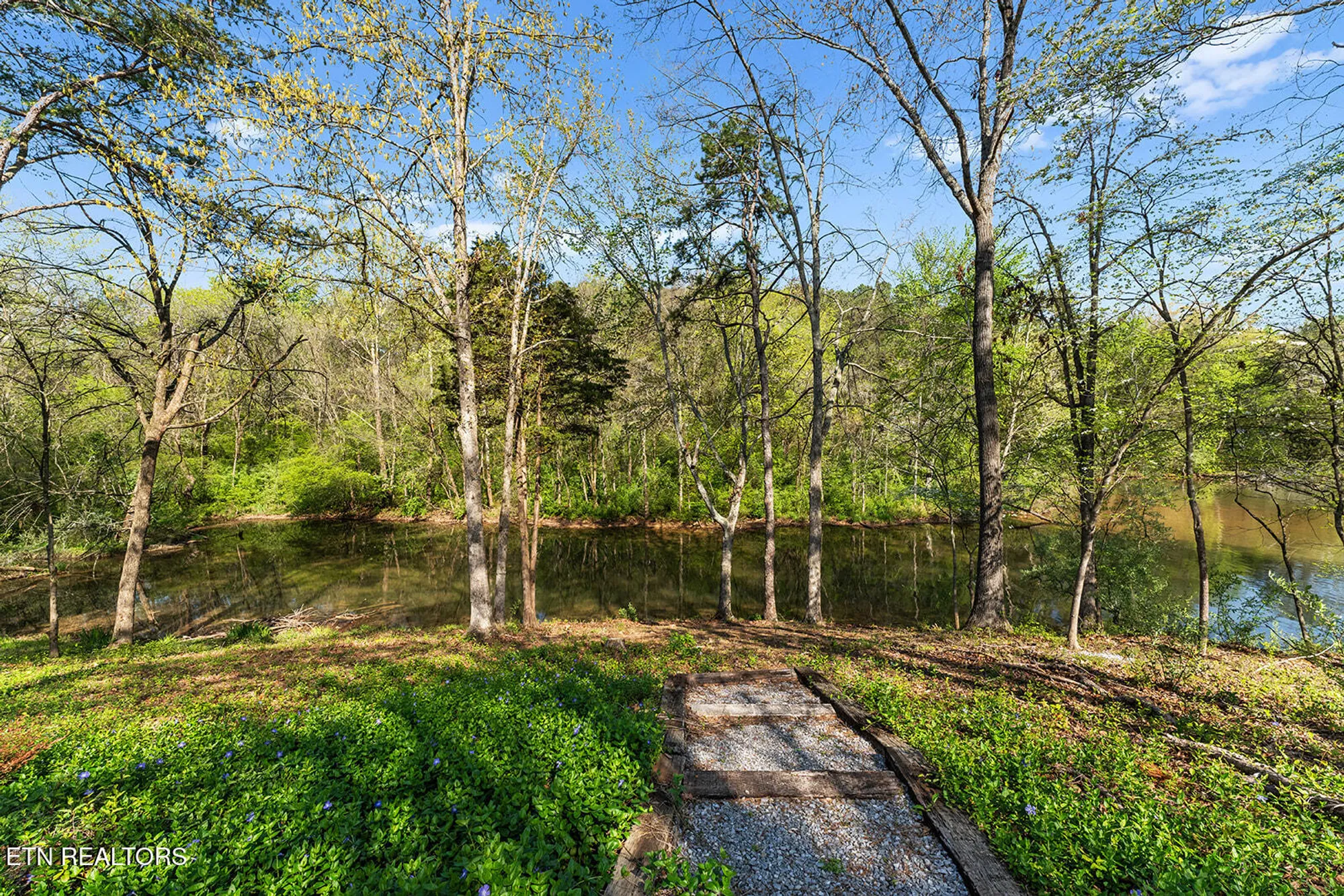Property Slideshow image 3 of 66 | 231 chuniloti way, Loudon, TN, 37774