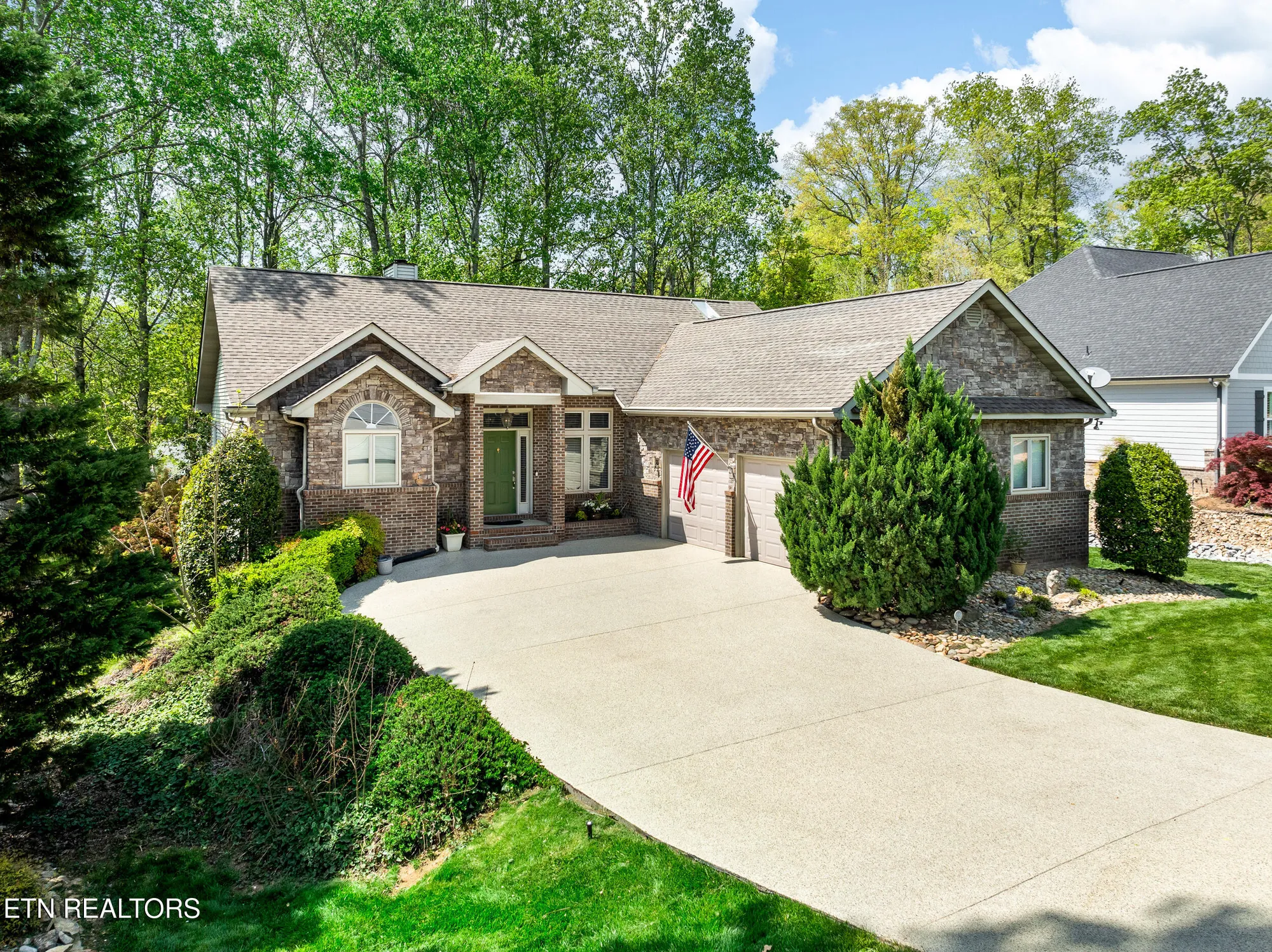 Property Slideshow image 2 of 59 | 106 tecumseh ln, Loudon, TN, 37774
