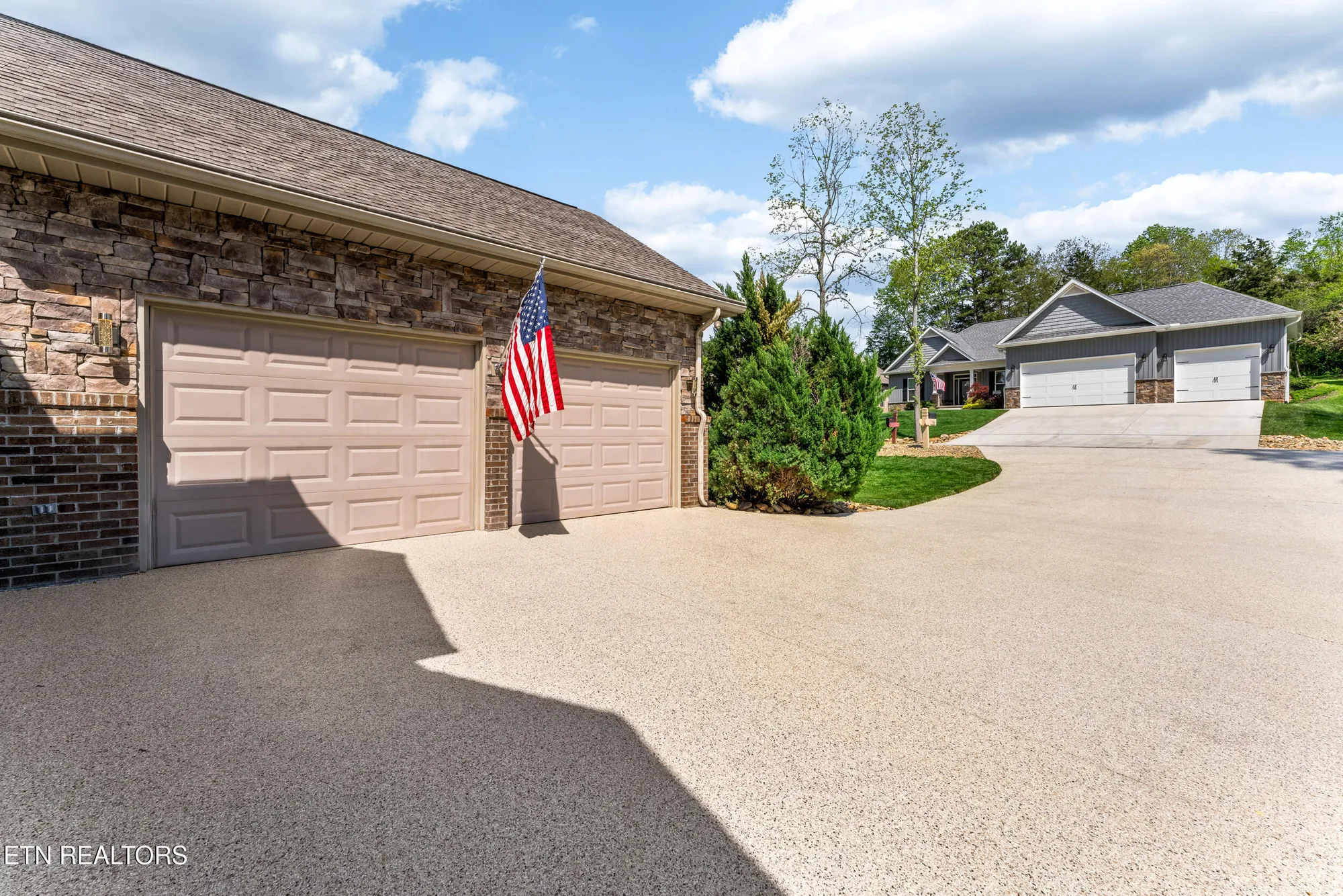 Property Slideshow image 4 of 59 | 106 tecumseh ln, Loudon, TN, 37774