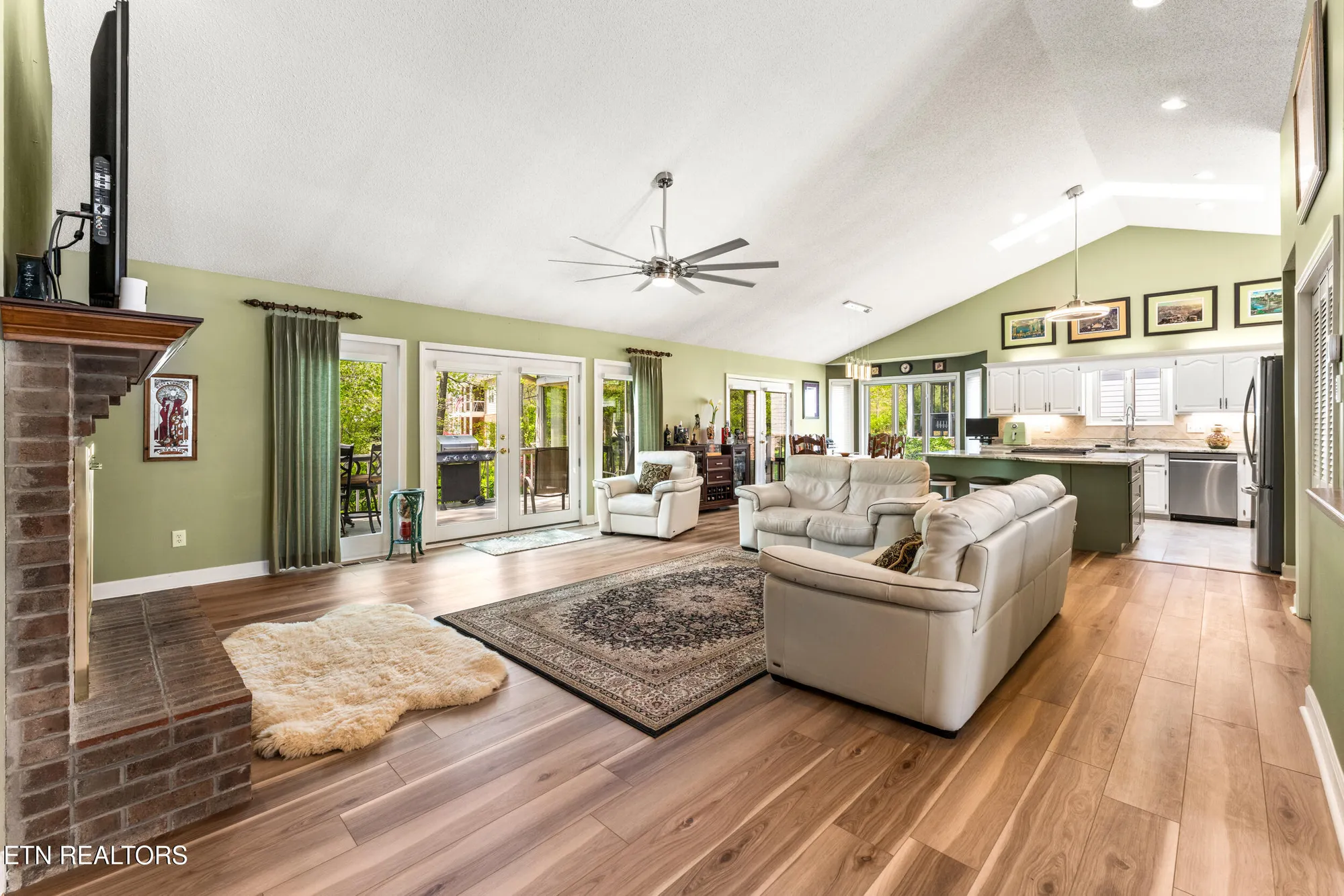 Property Slideshow image 7 of 59 | 106 tecumseh ln, Loudon, TN, 37774