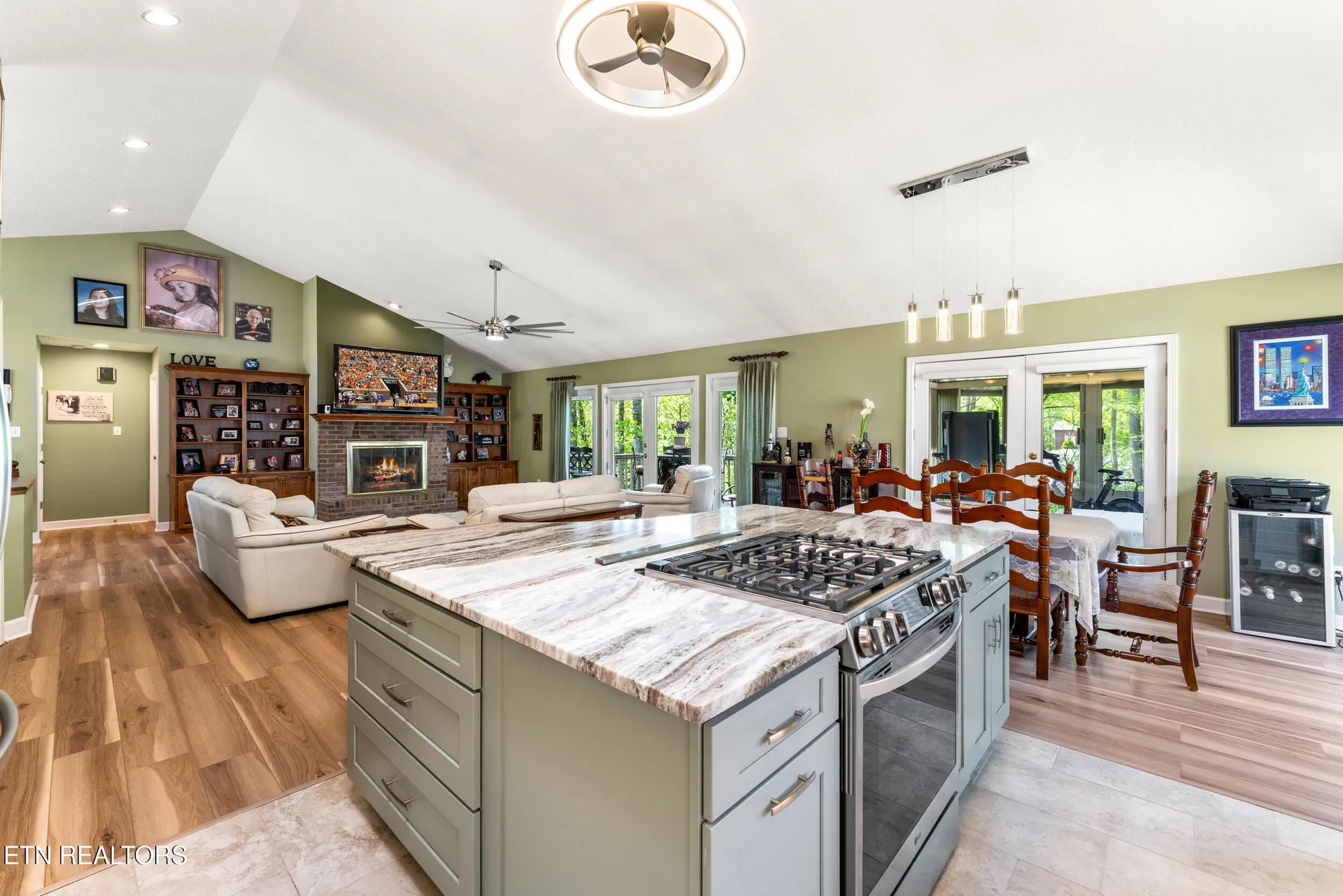 Property Slideshow image 11 of 59 | 106 tecumseh ln, Loudon, TN, 37774