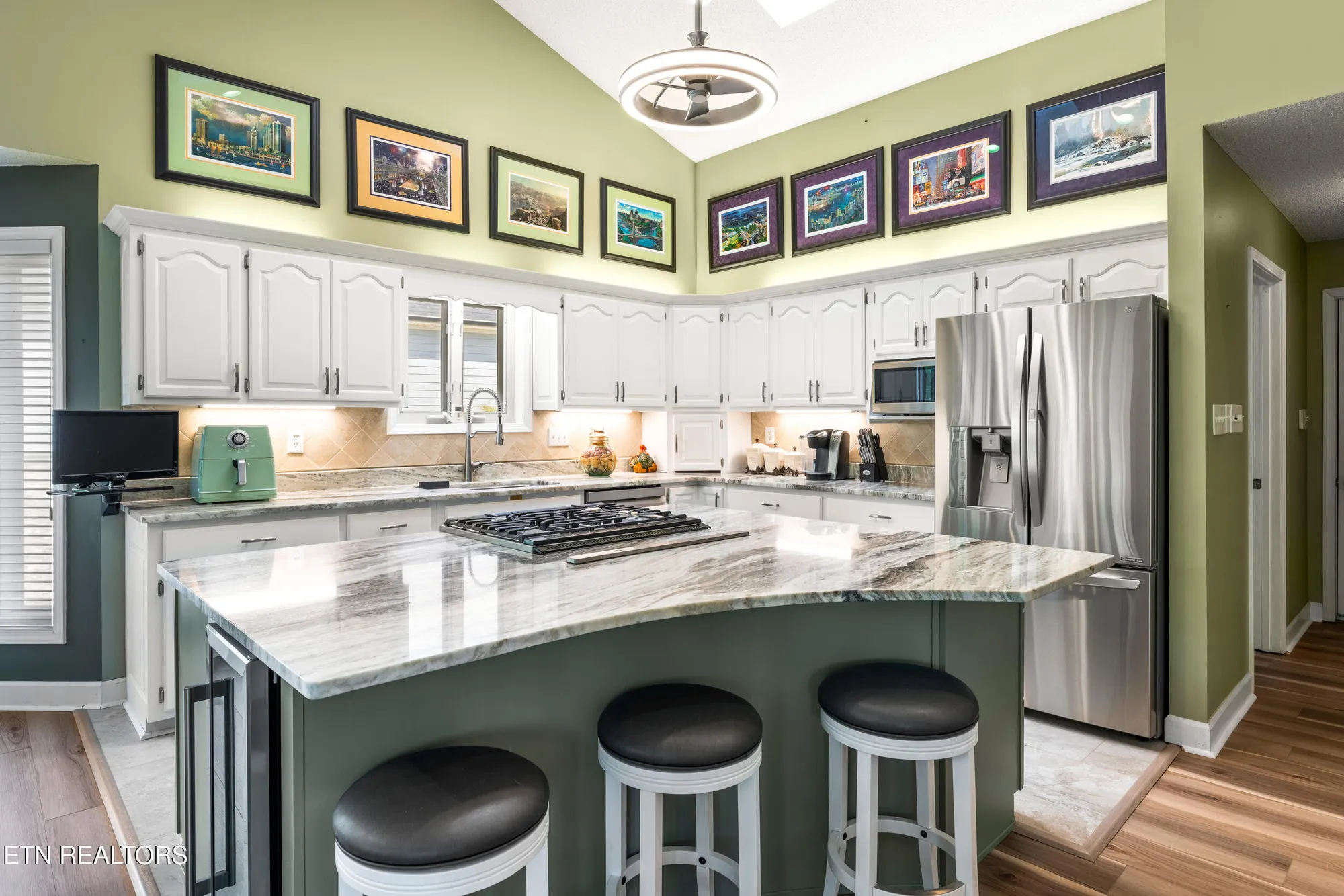 Property Slideshow image 12 of 59 | 106 tecumseh ln, Loudon, TN, 37774