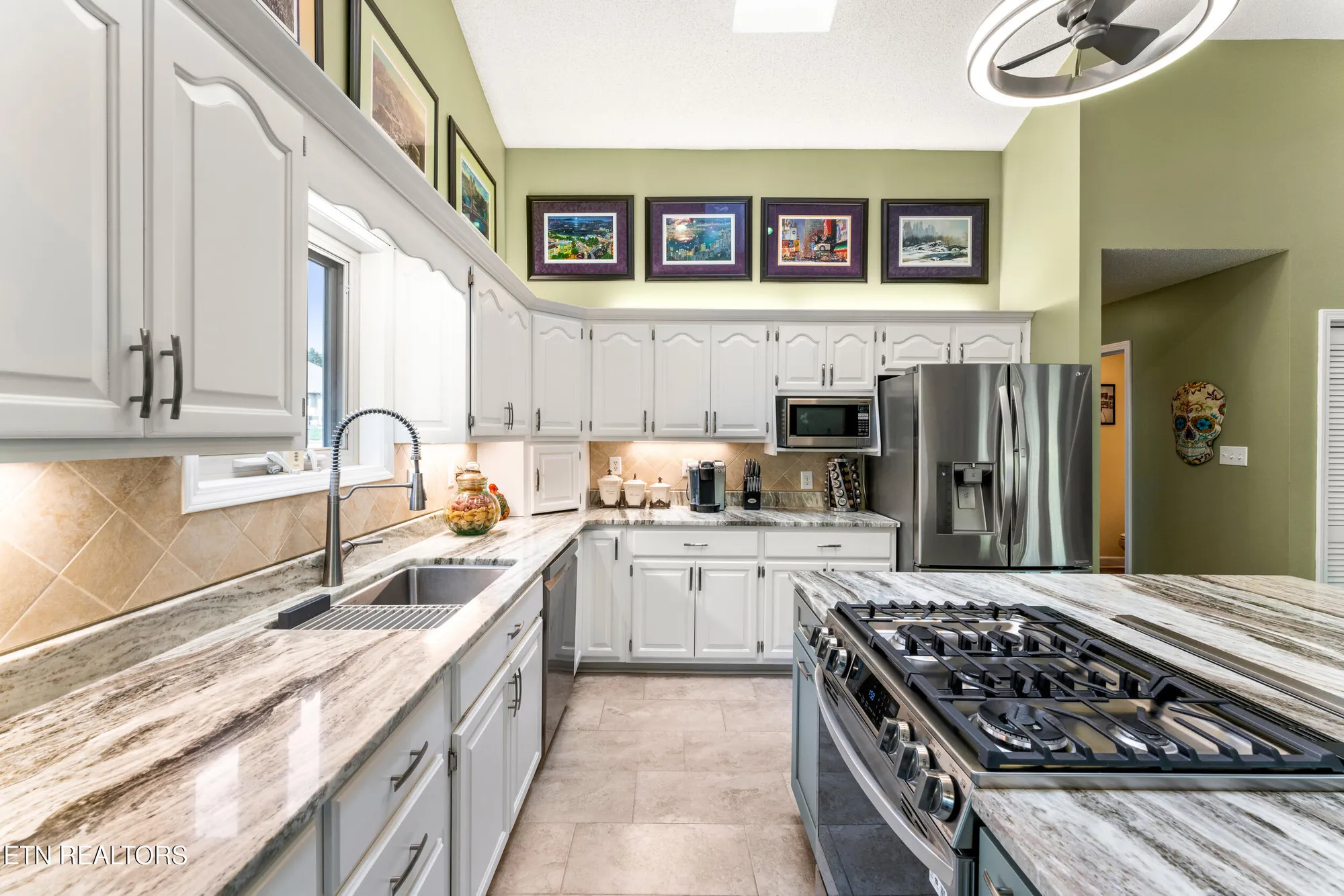 Property Slideshow image 13 of 59 | 106 tecumseh ln, Loudon, TN, 37774