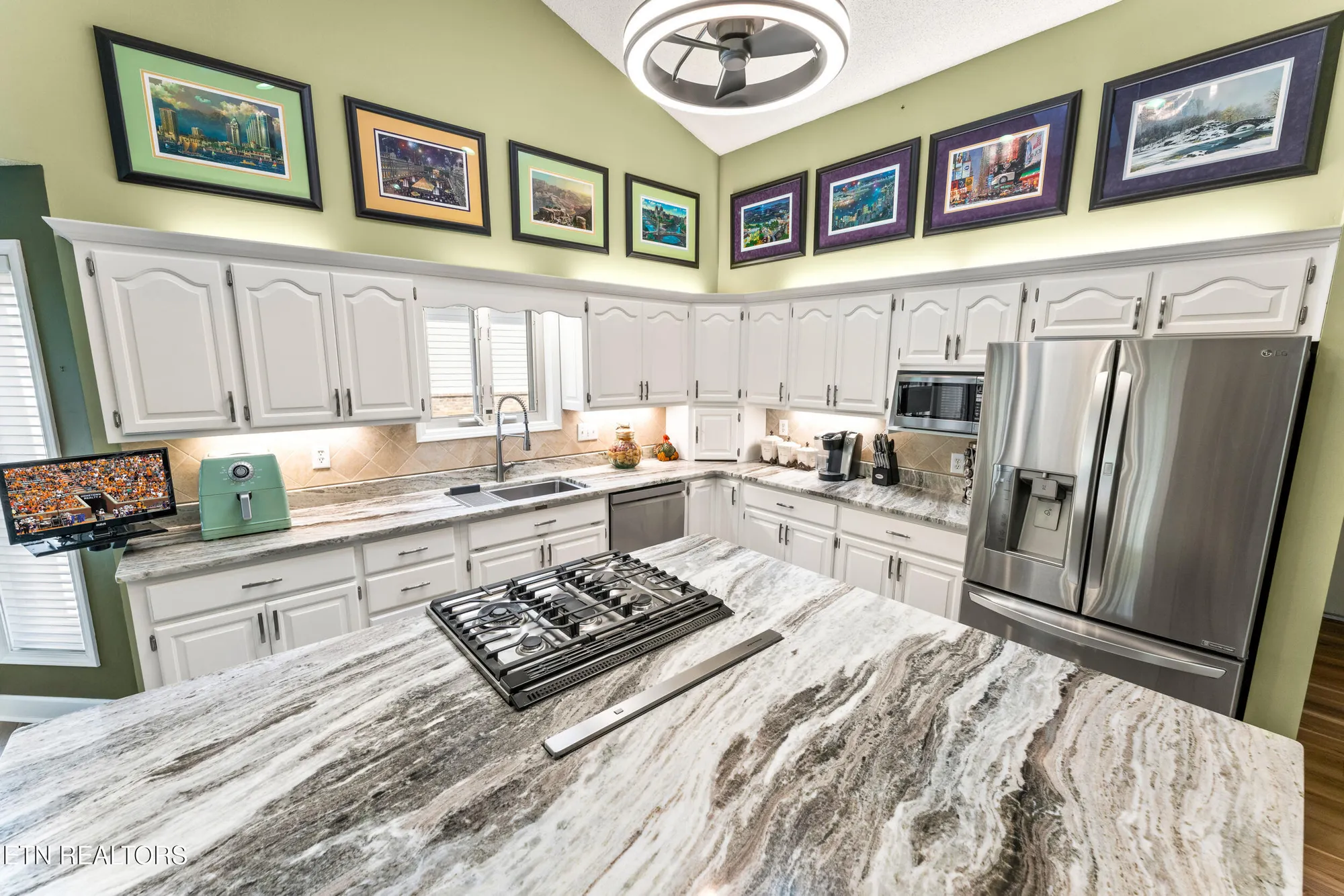 Property Slideshow image 15 of 59 | 106 tecumseh ln, Loudon, TN, 37774