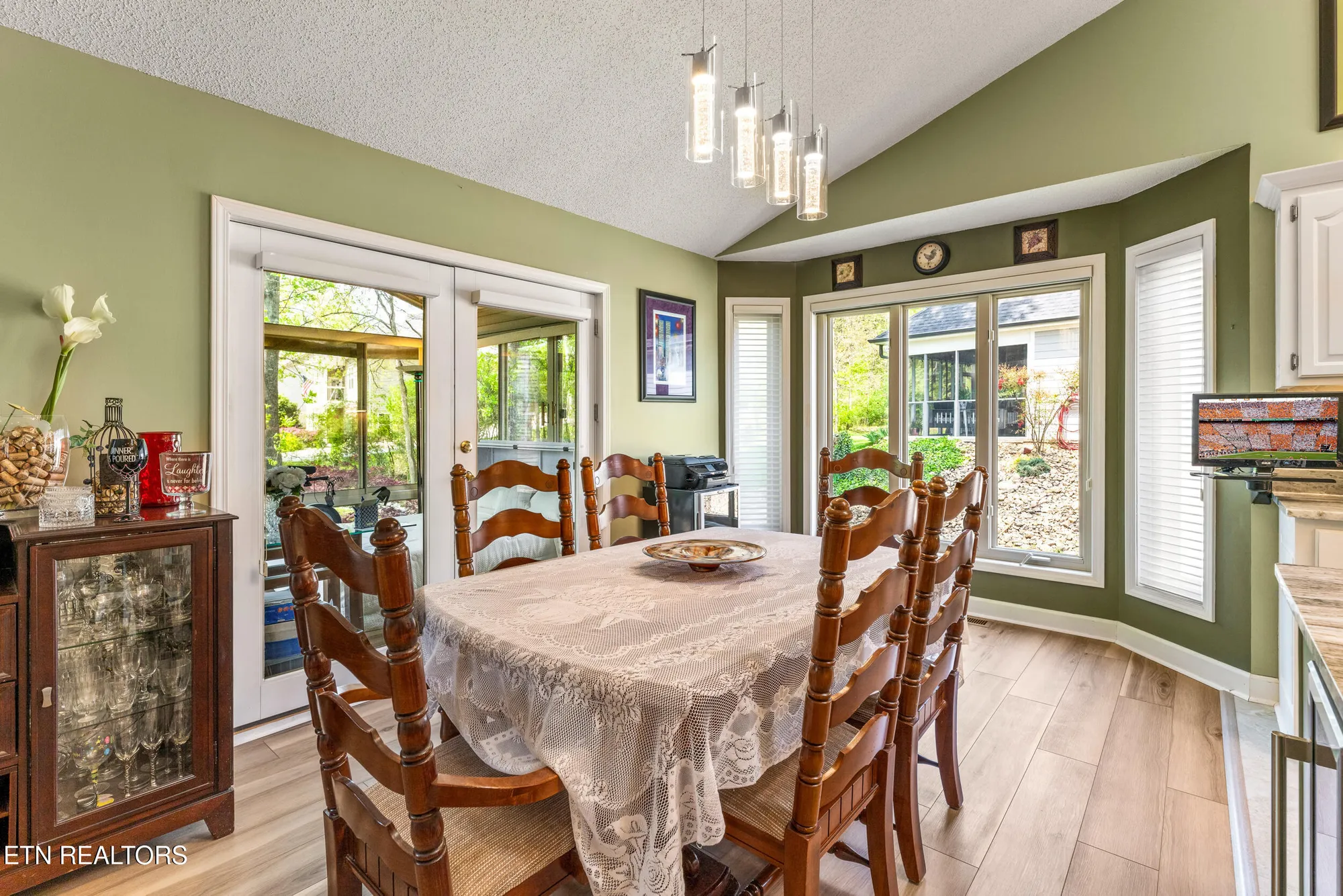 Property Slideshow image 17 of 59 | 106 tecumseh ln, Loudon, TN, 37774