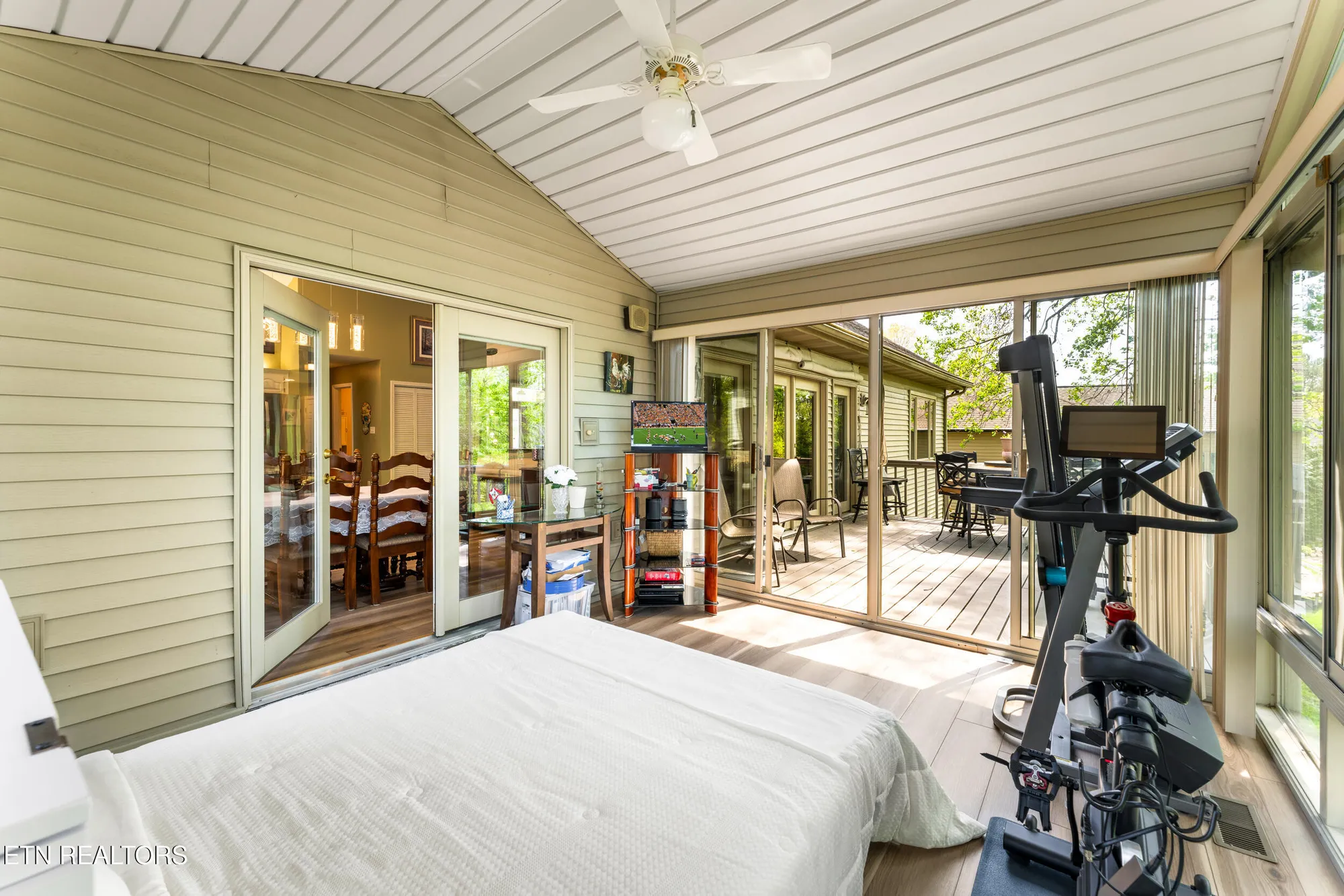 Property Slideshow image 20 of 59 | 106 tecumseh ln, Loudon, TN, 37774