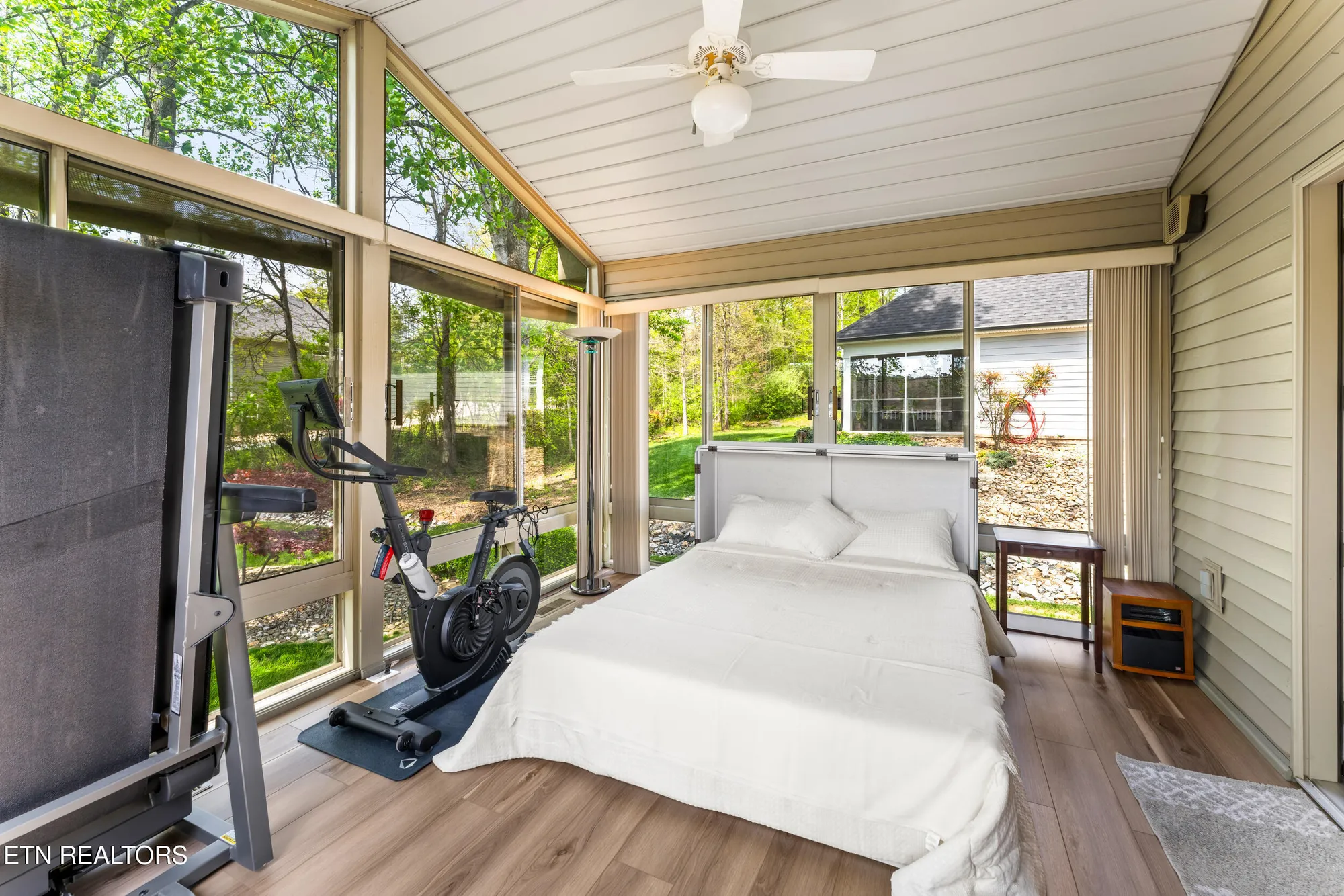 Property Slideshow image 19 of 59 | 106 tecumseh ln, Loudon, TN, 37774