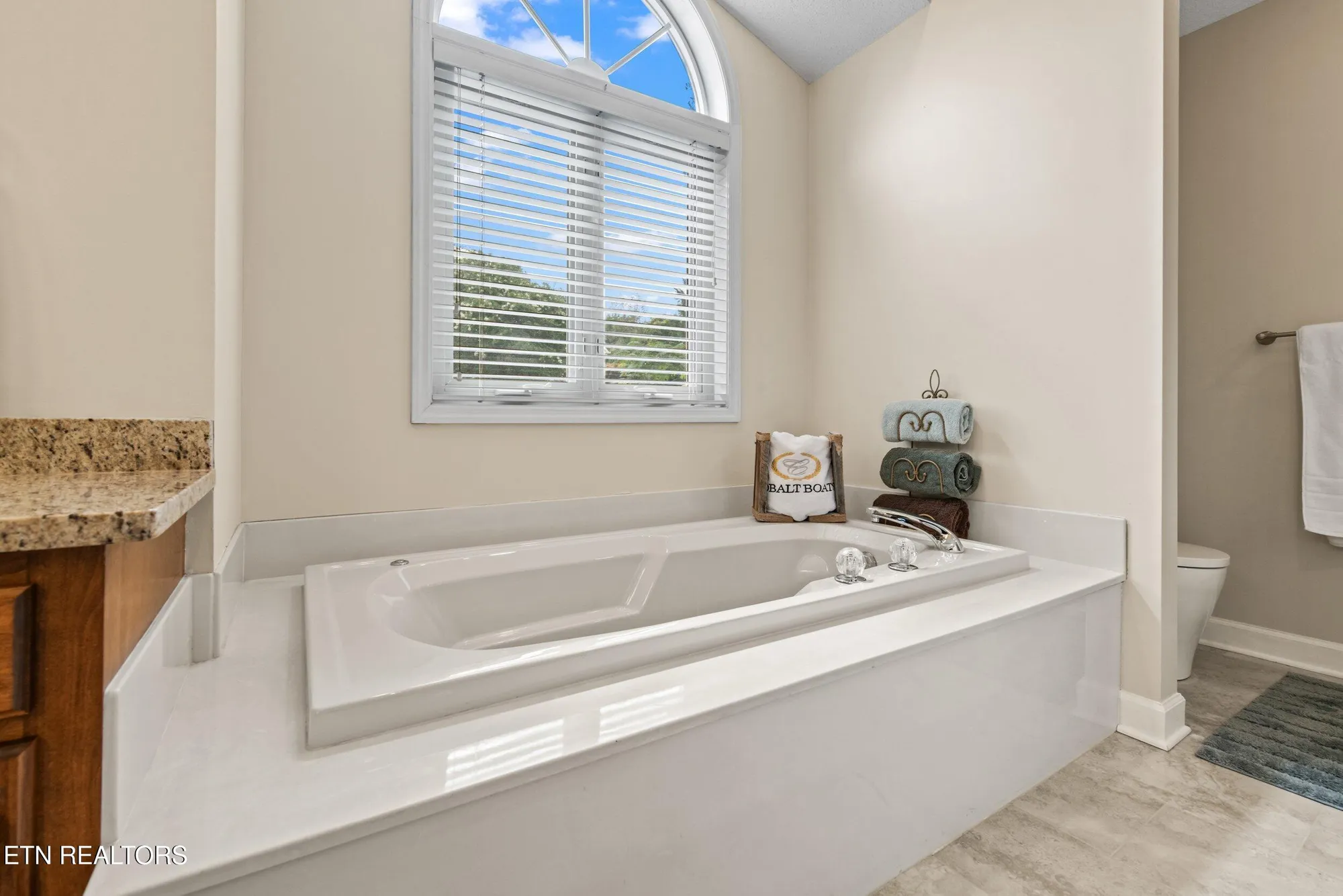 Property Slideshow image 31 of 59 | 106 tecumseh ln, Loudon, TN, 37774