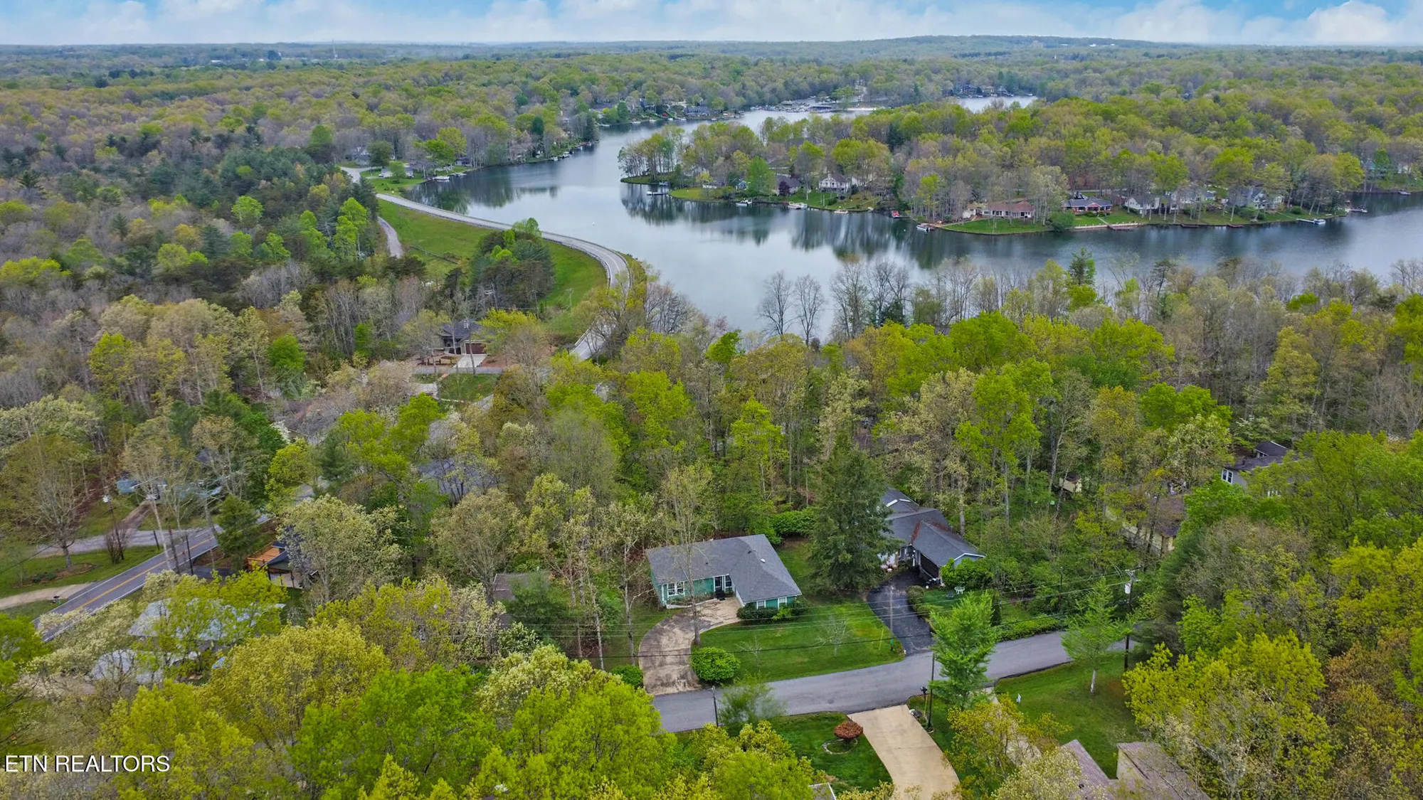 Property Slideshow image 41 of 42 | 105 lakeshire dr, Crossville, TN, 38558