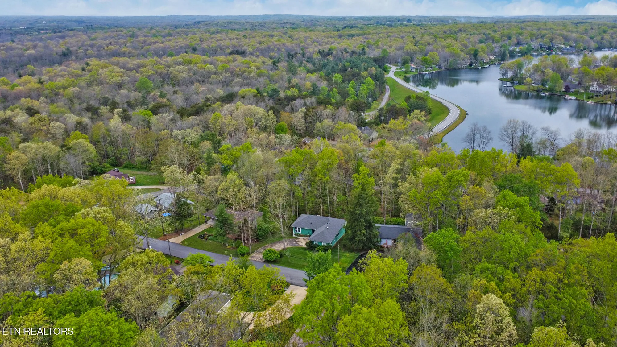 Property Slideshow image 37 of 42 | 105 lakeshire dr, Crossville, TN, 38558