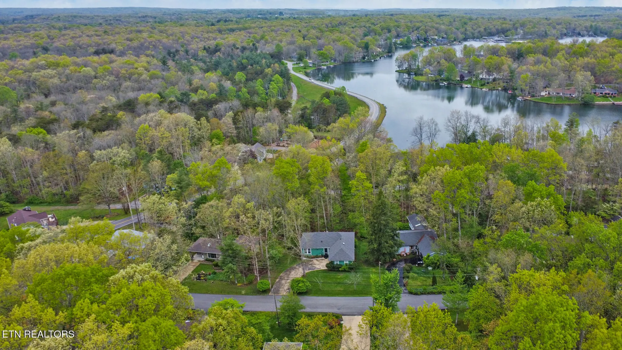 Property Slideshow image 36 of 42 | 105 lakeshire dr, Crossville, TN, 38558