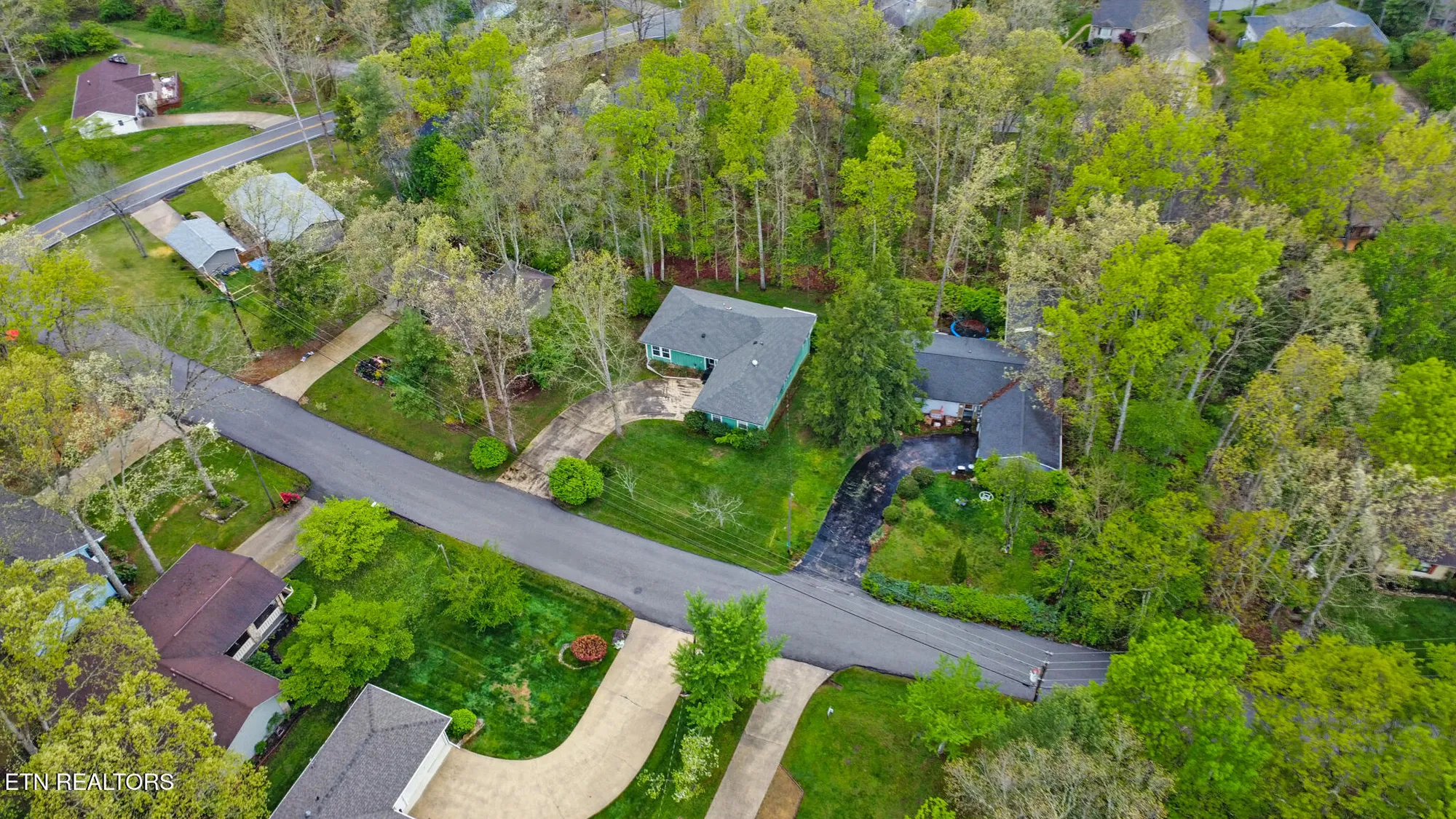 Property Slideshow image 38 of 42 | 105 lakeshire dr, Crossville, TN, 38558